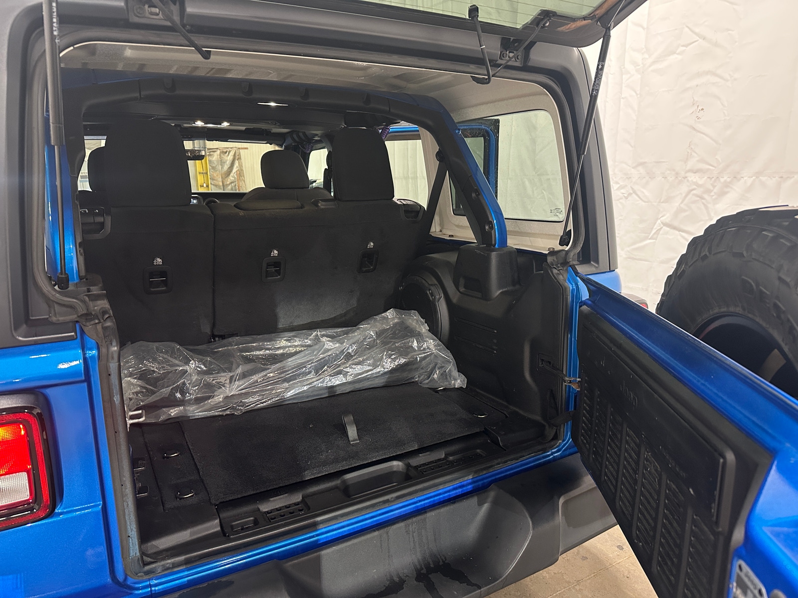 Thumbnail: 2021 Jeep Wrangler - 7