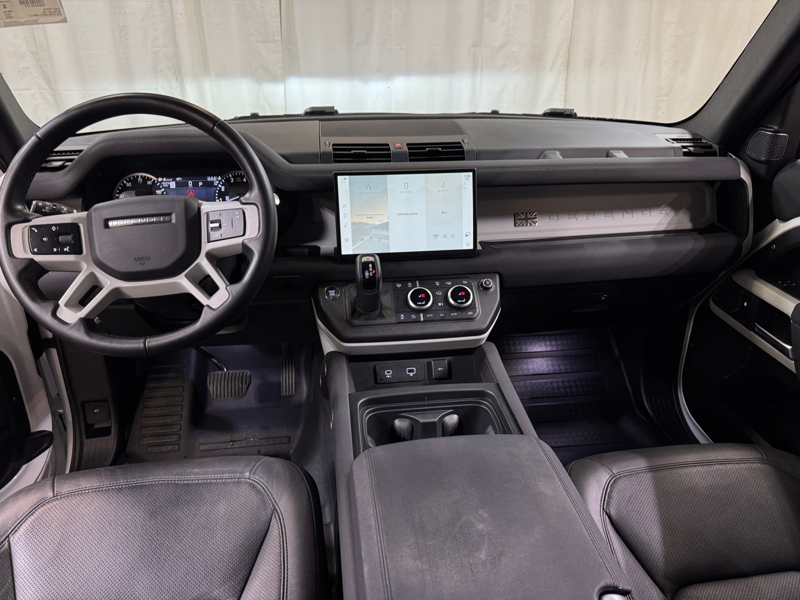 Thumbnail: 2023 Land Rover Defender - 2