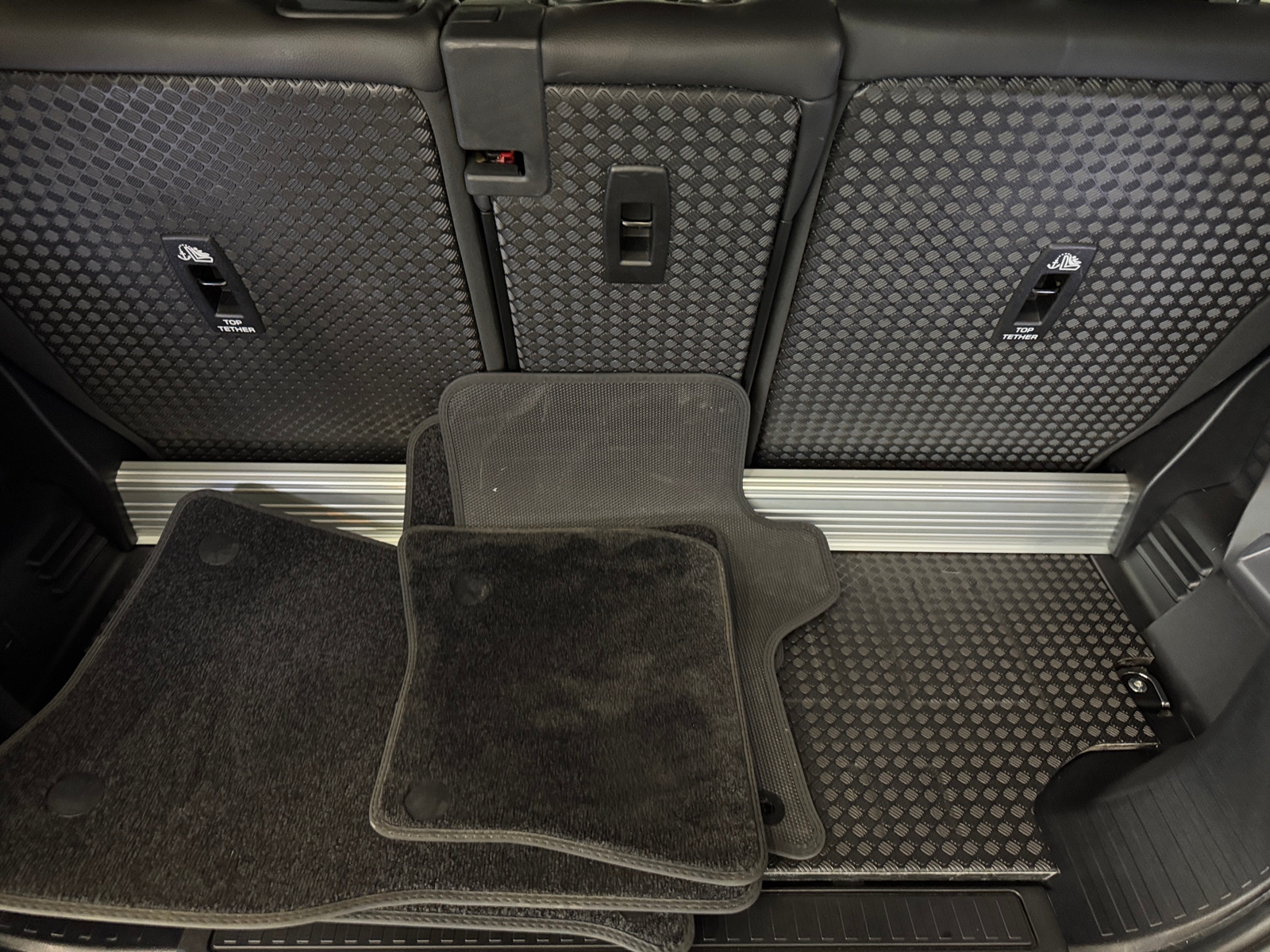 Thumbnail: 2023 Land Rover Defender - 6