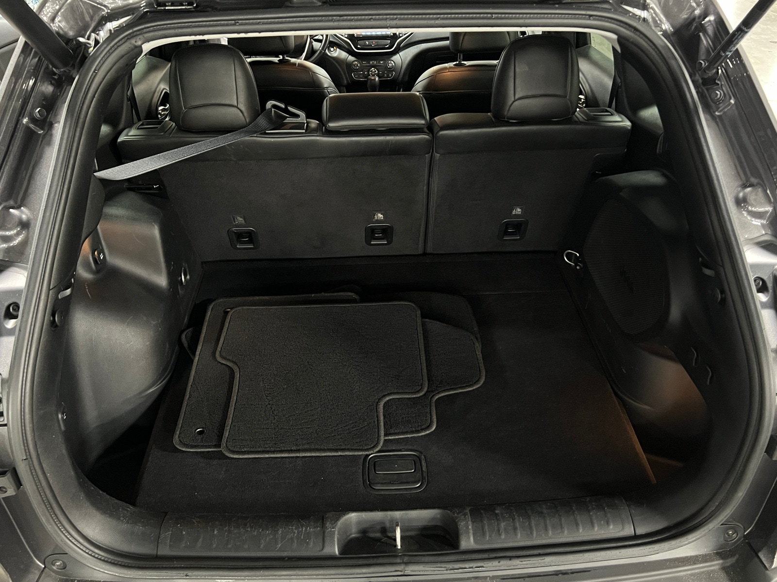 Thumbnail: 2019 Jeep Cherokee - 6