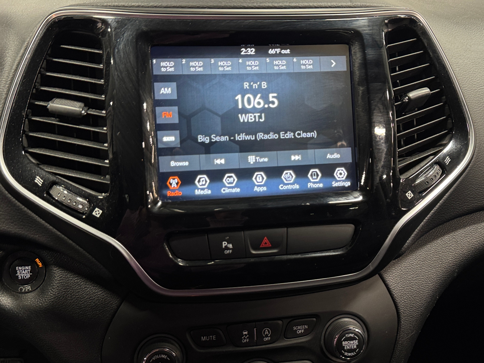 Thumbnail: 2019 Jeep Cherokee - 3