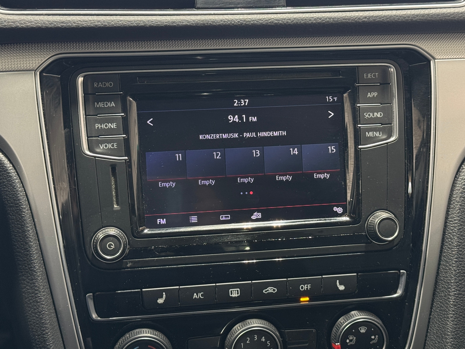 Thumbnail: 2019 Volkswagen Passat - 3