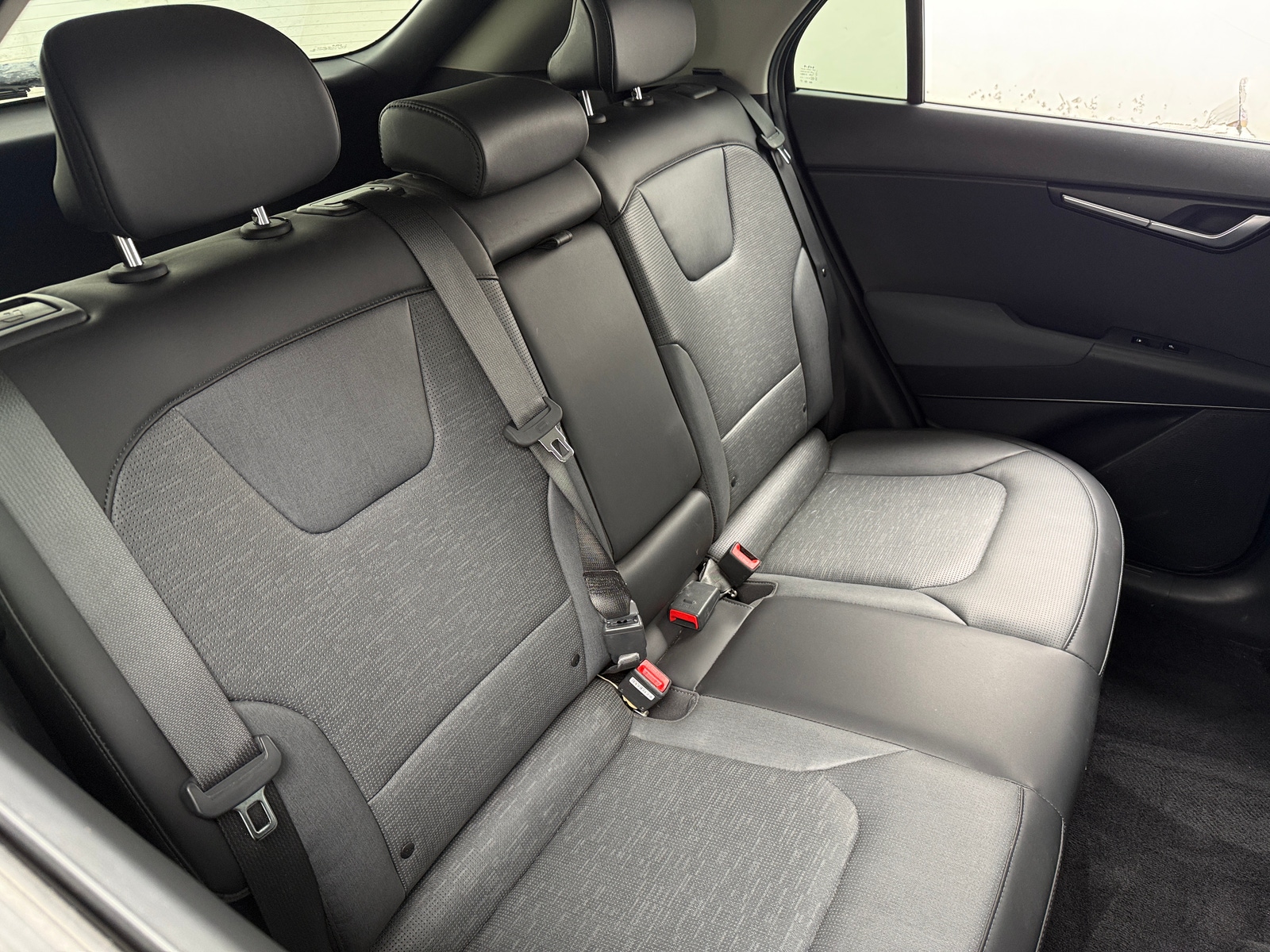 Thumbnail: 2023 Kia Niro - 5