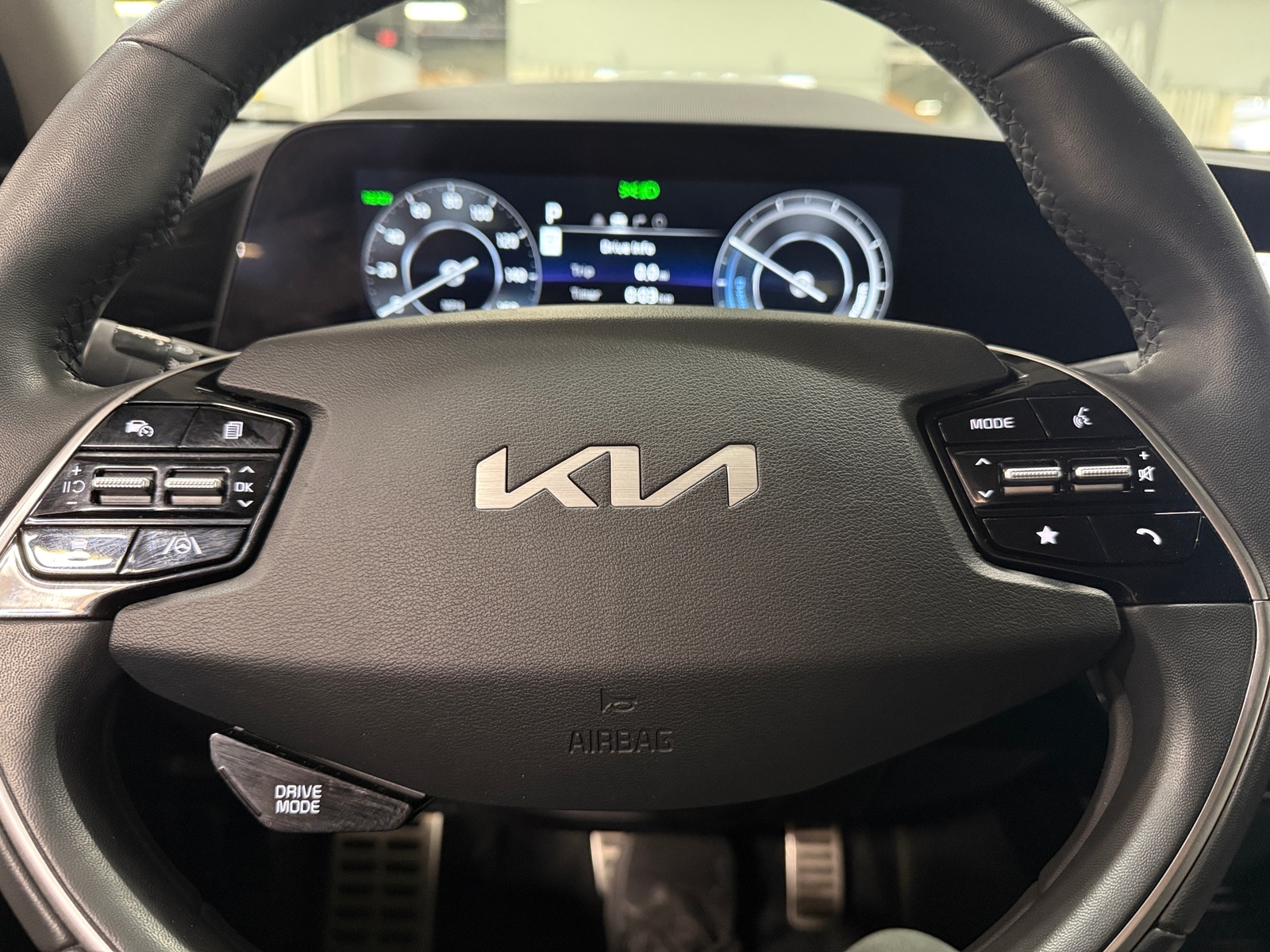 Thumbnail: 2023 Kia Niro - 4