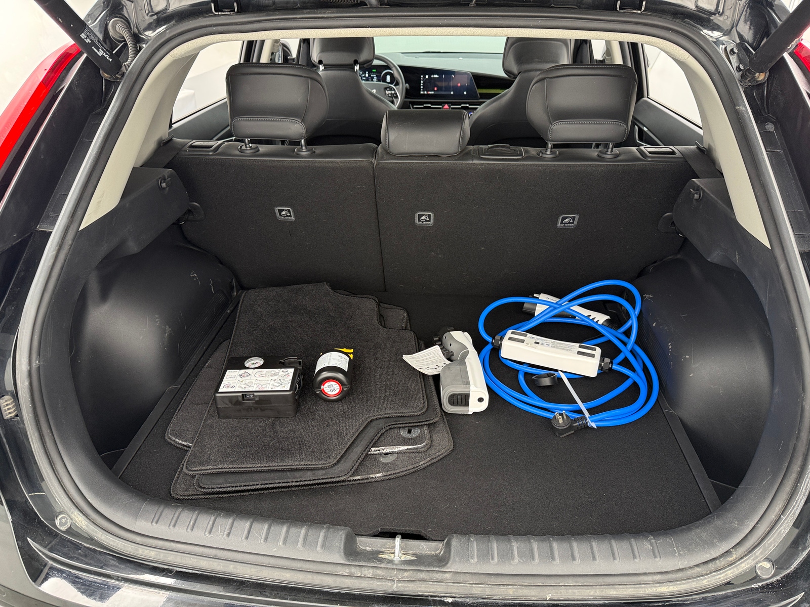 Thumbnail: 2023 Kia Niro - 6