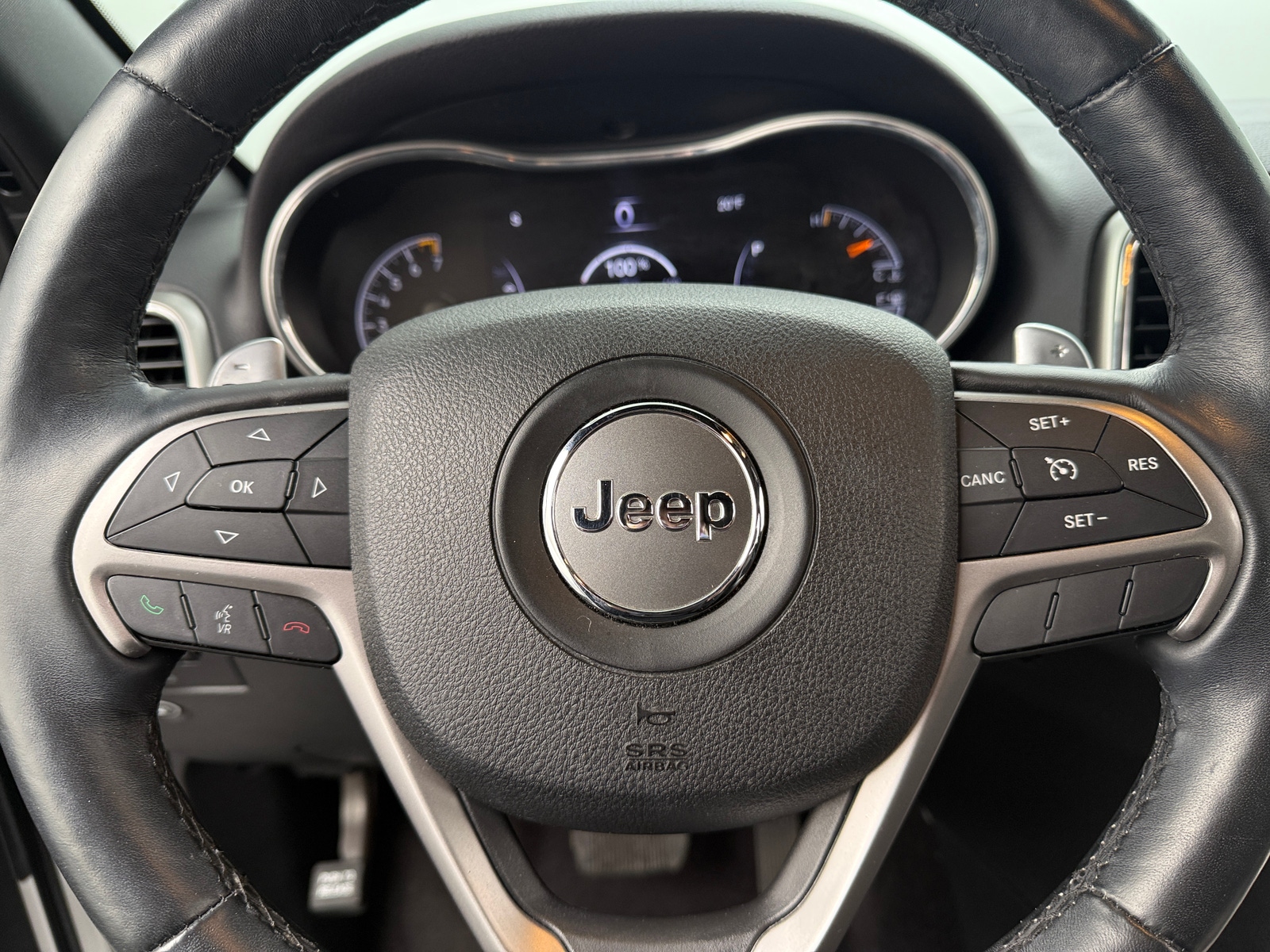 Thumbnail: 2017 Jeep Grand Cherokee - 3