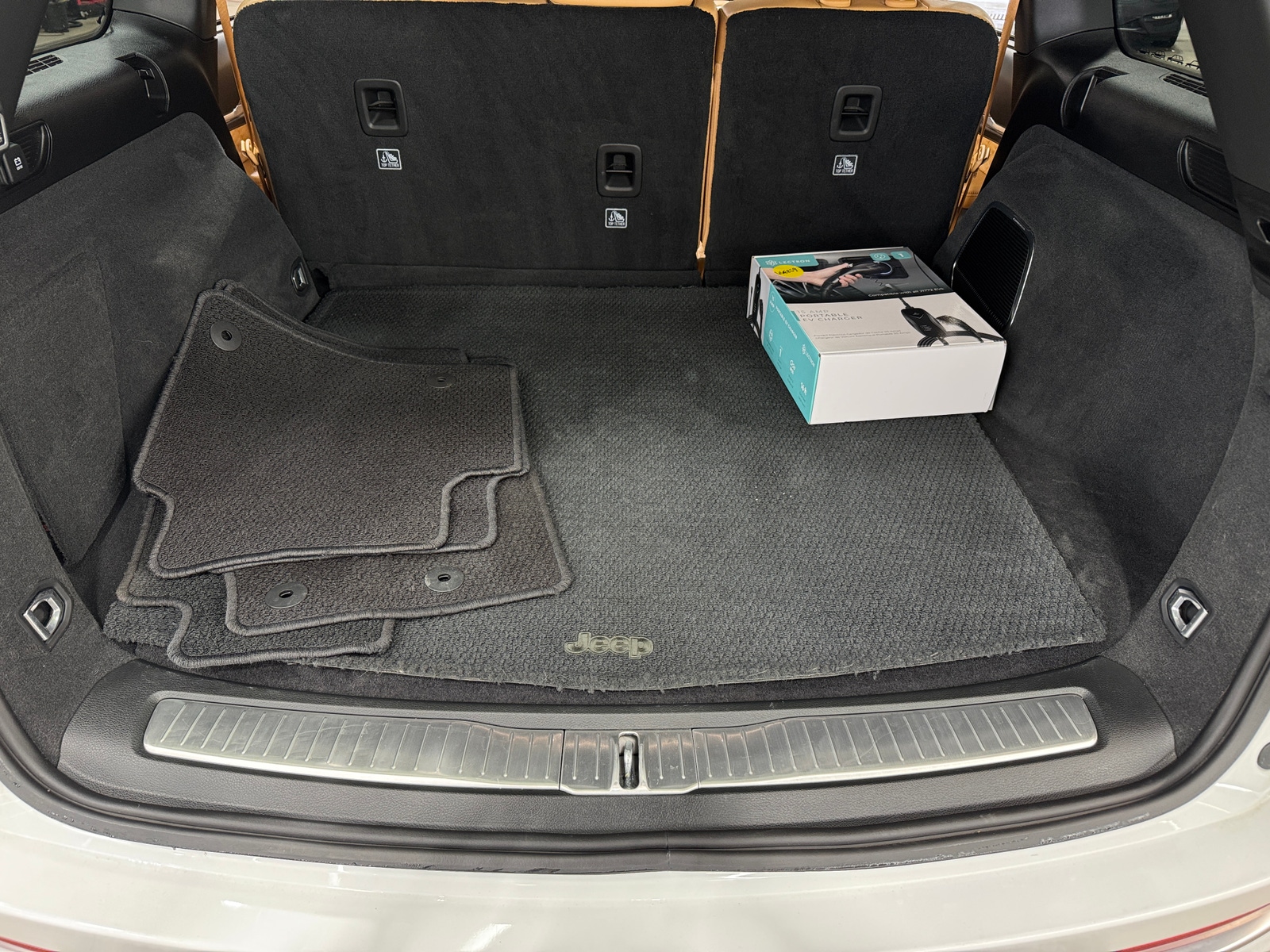 Thumbnail: 2023 Jeep Grand Cherokee - 6