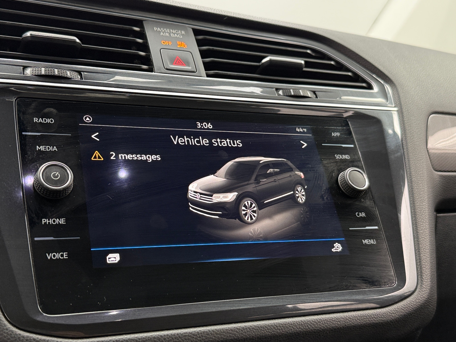 Thumbnail: 2023 Volkswagen Tiguan - 3