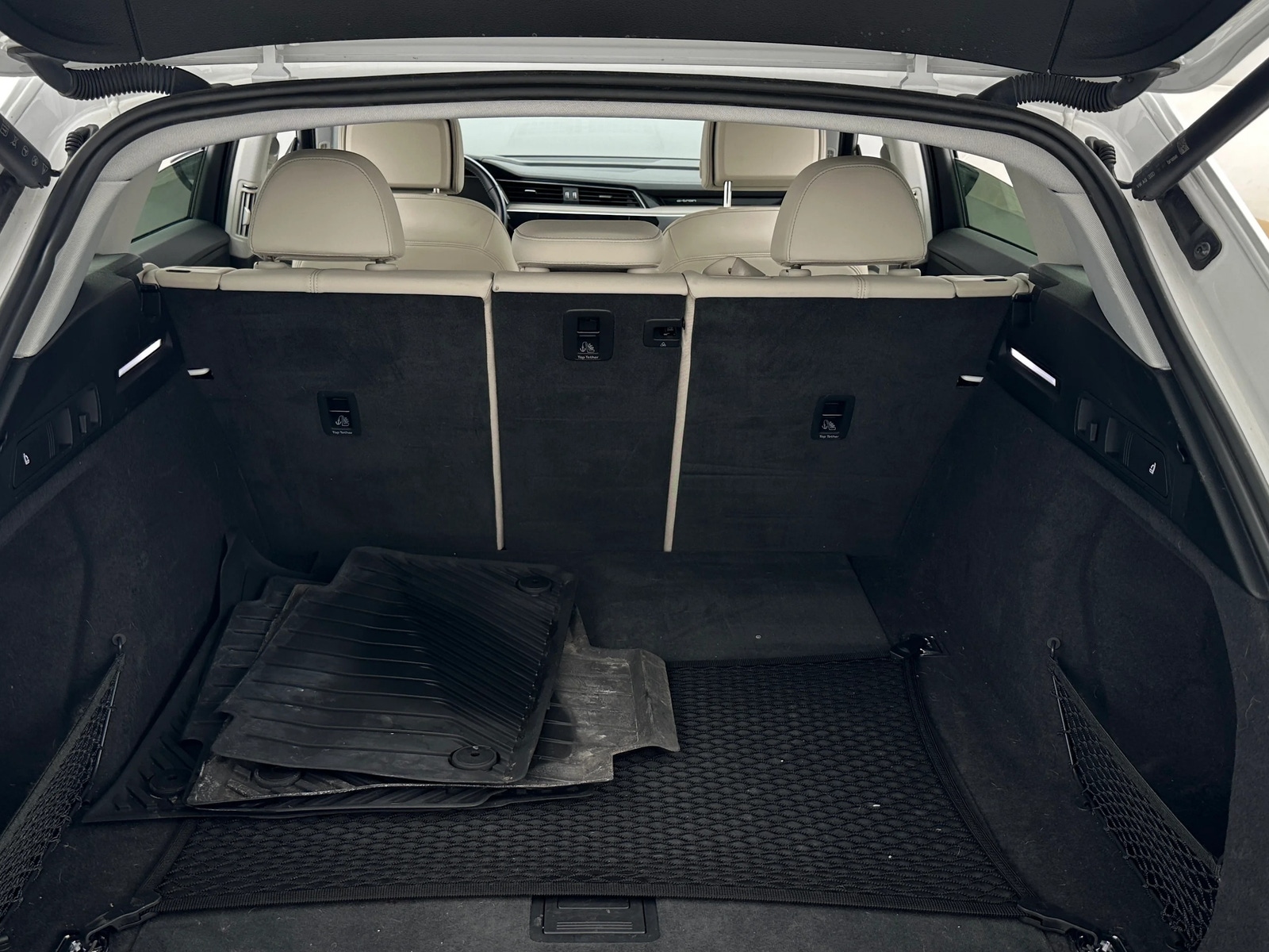 Thumbnail: 2021 Audi e-tron - 6