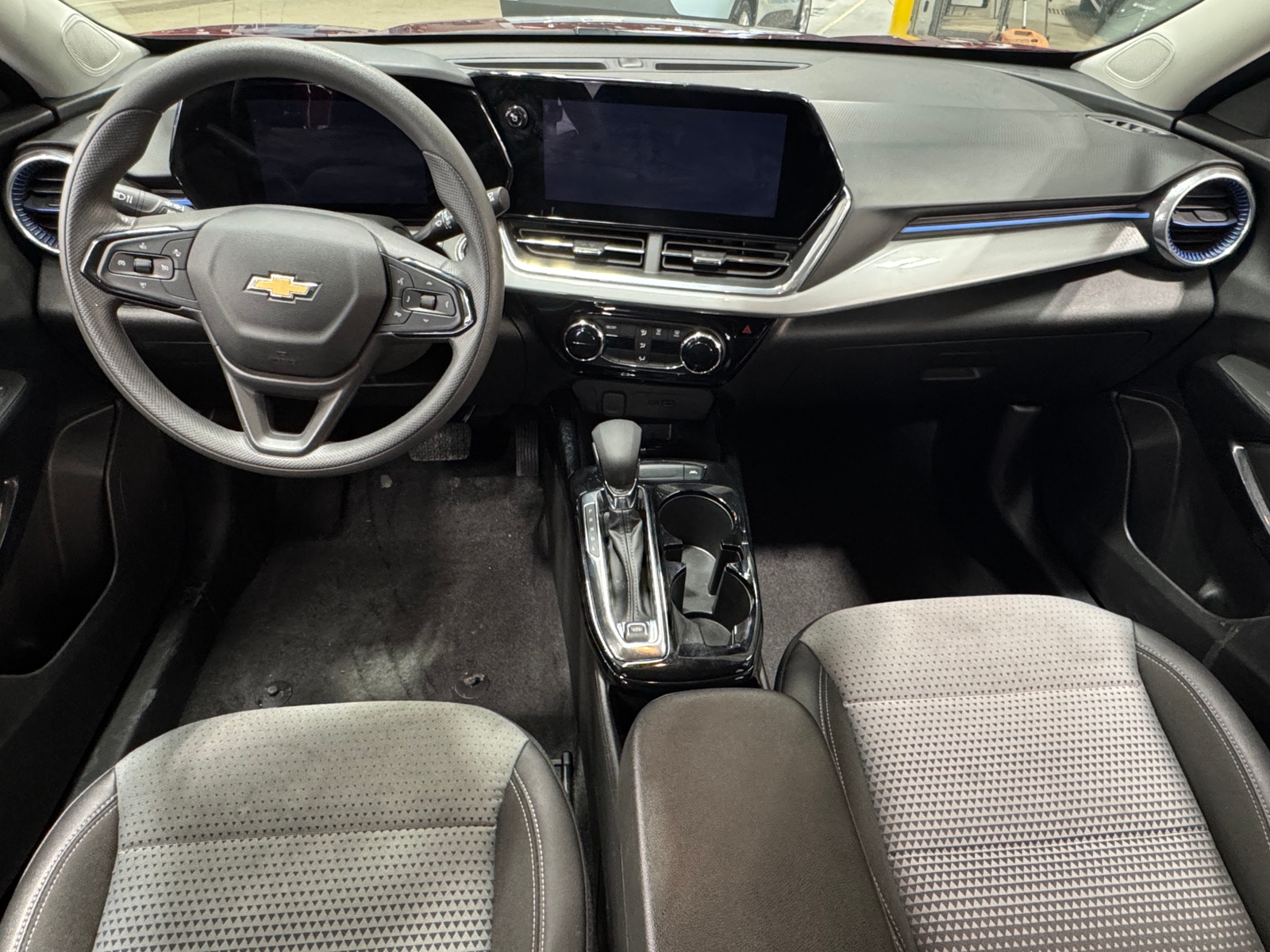 Thumbnail: 2025 Chevrolet Trax - 3