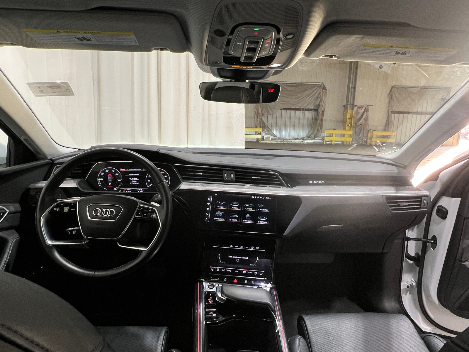 Thumbnail: 2021 Audi e-tron - 2