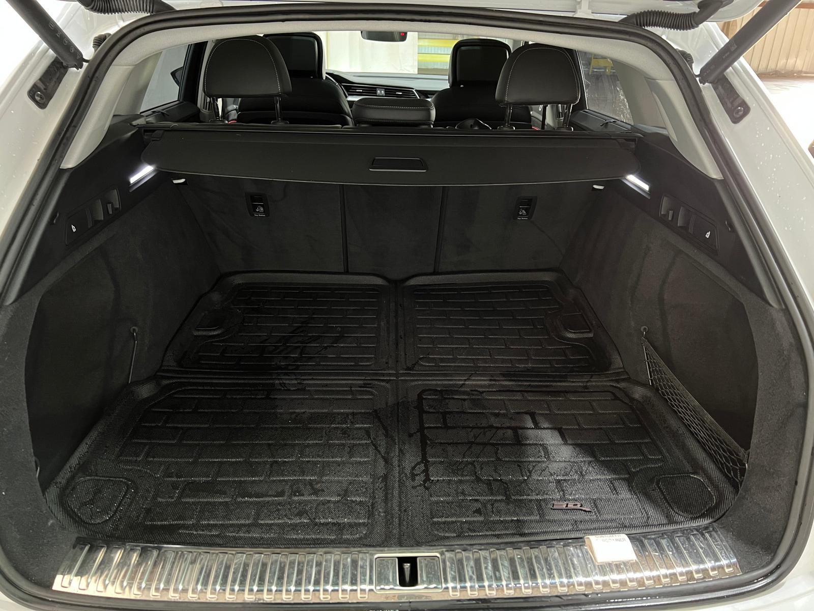 Thumbnail: 2021 Audi e-tron - 6