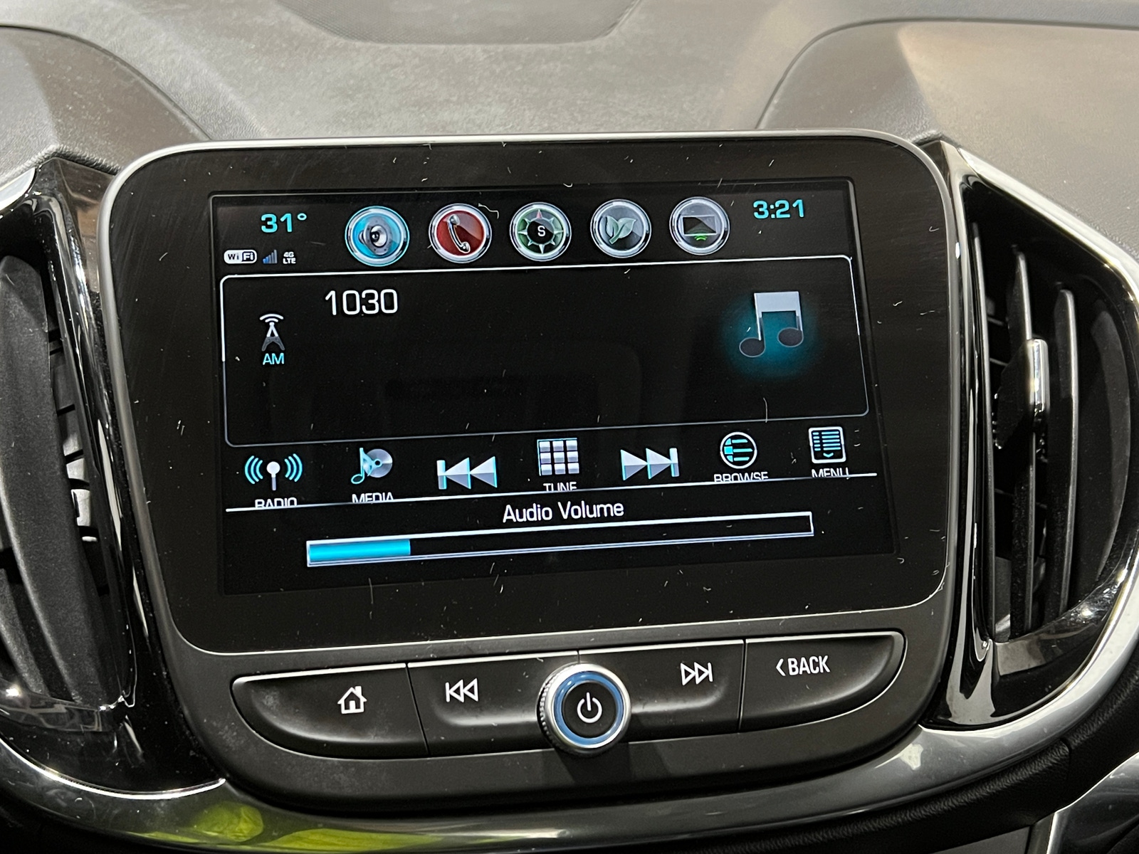 Thumbnail: 2018 Chevrolet Volt - 3