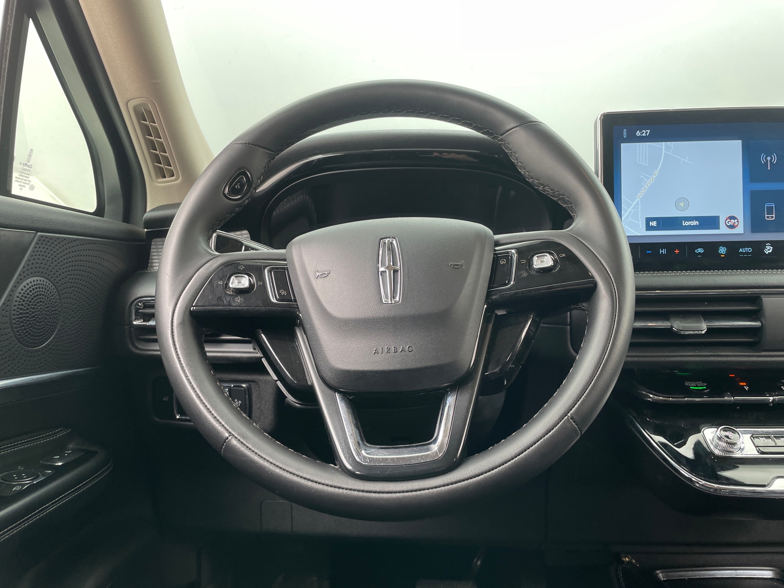 Thumbnail: 2023 Lincoln Corsair - 4