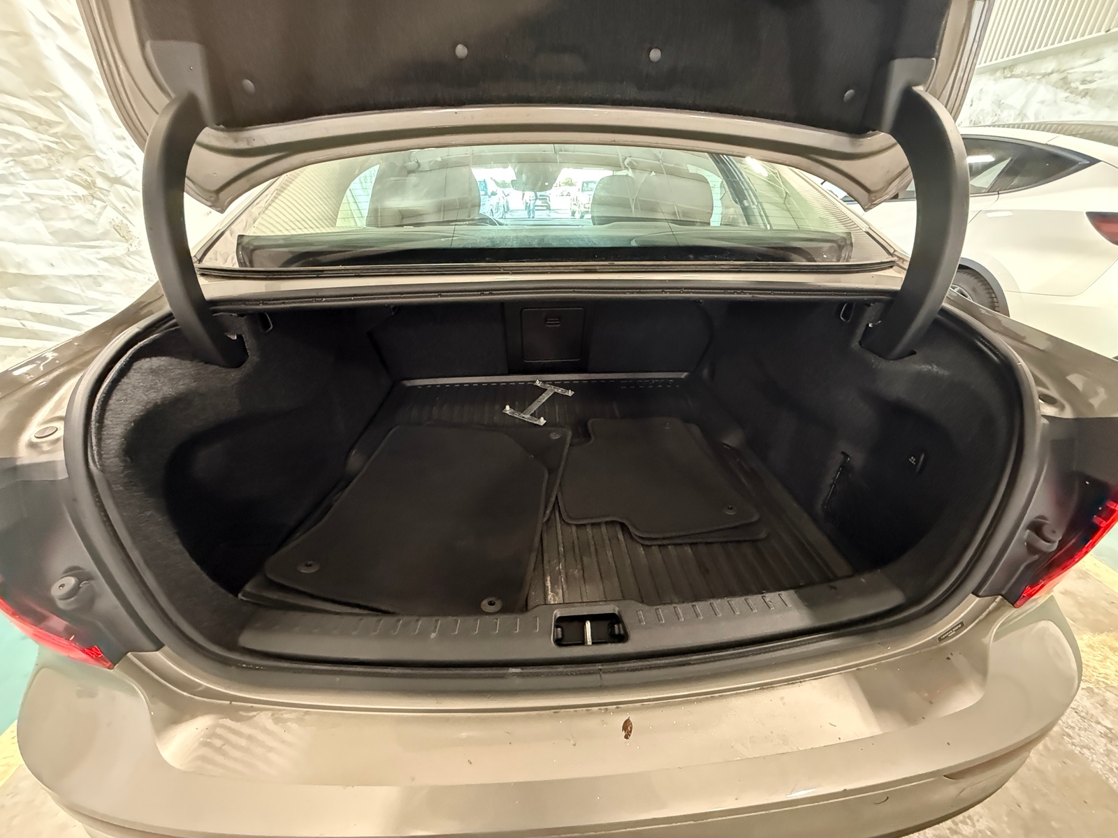 Thumbnail: 2020 Volvo S60 - 6