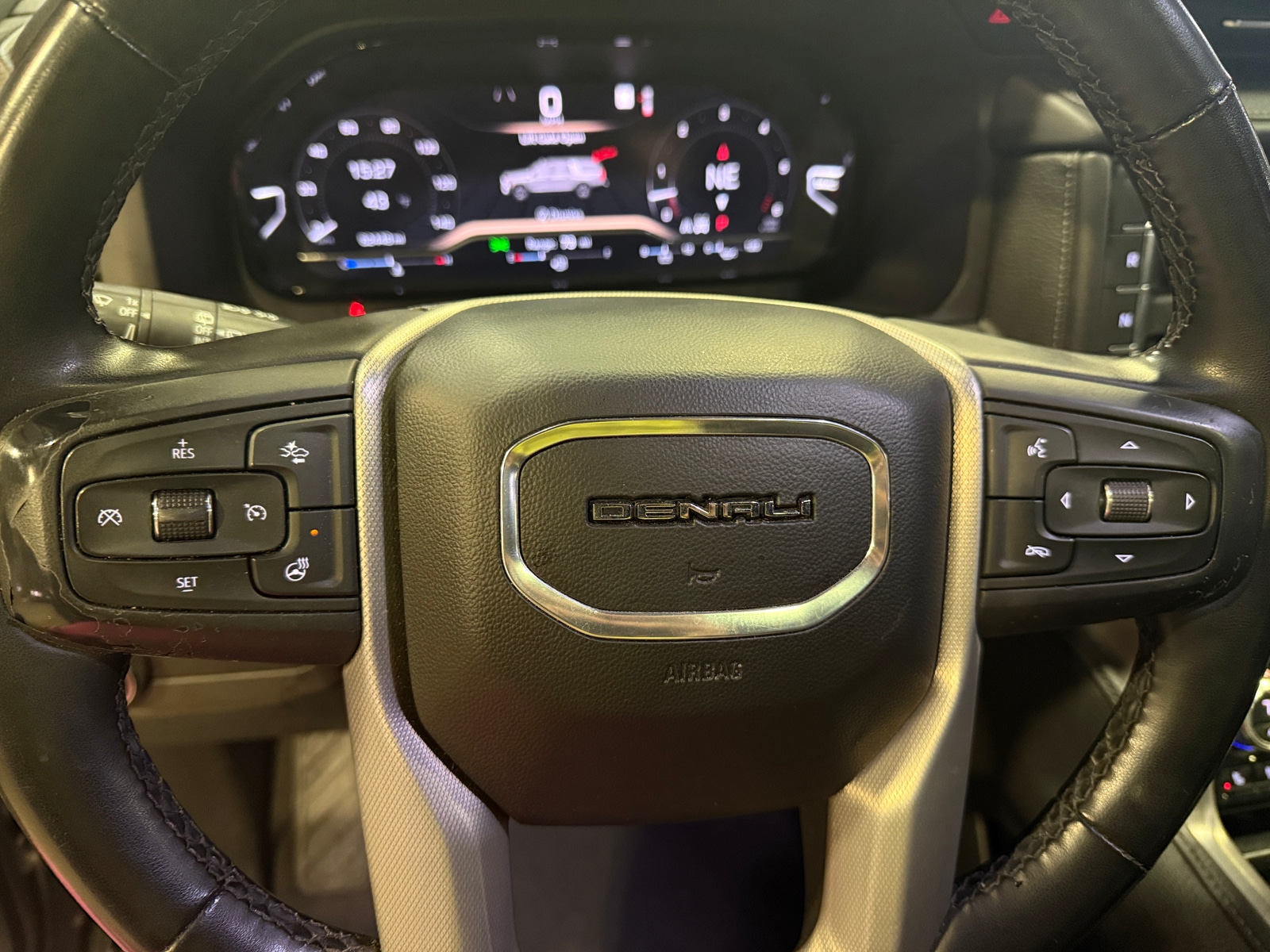 Thumbnail: 2023 GMC Yukon - 4