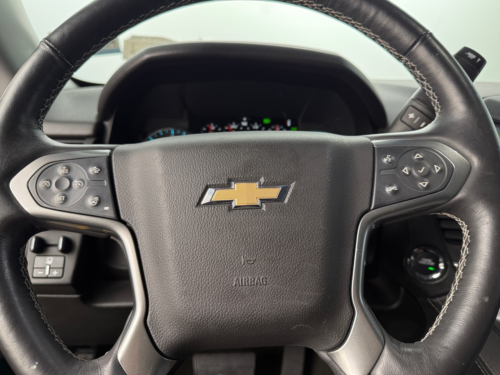 Thumbnail: 2017 Chevrolet Suburban - 4