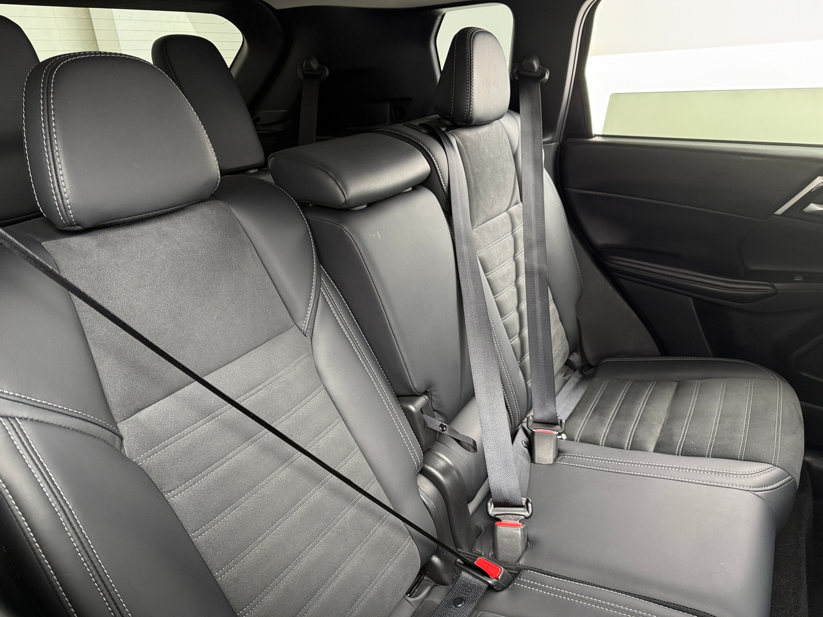 Thumbnail: 2025 Mitsubishi Outlander - 5