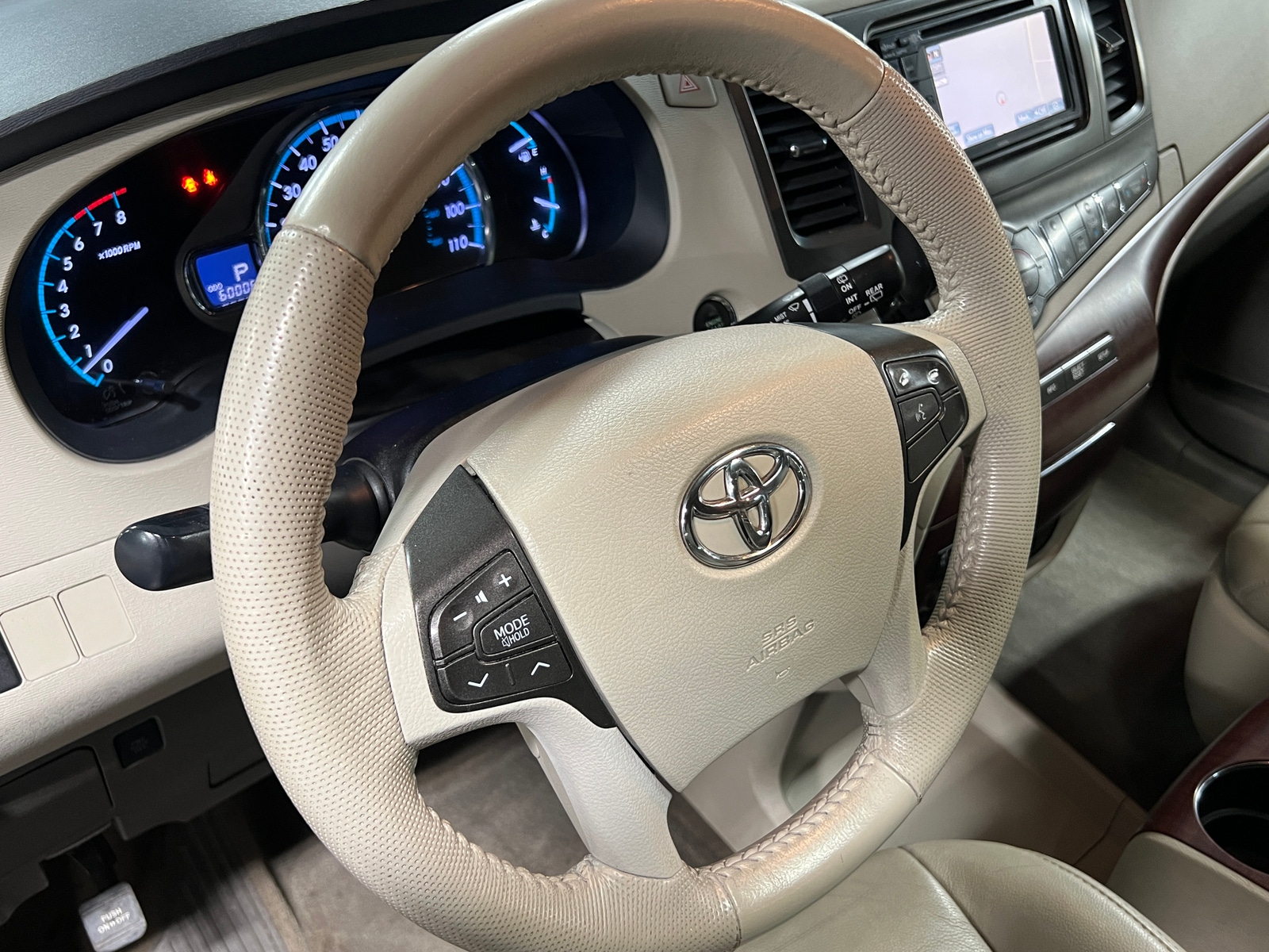 Thumbnail: 2014 Toyota Sienna - 4