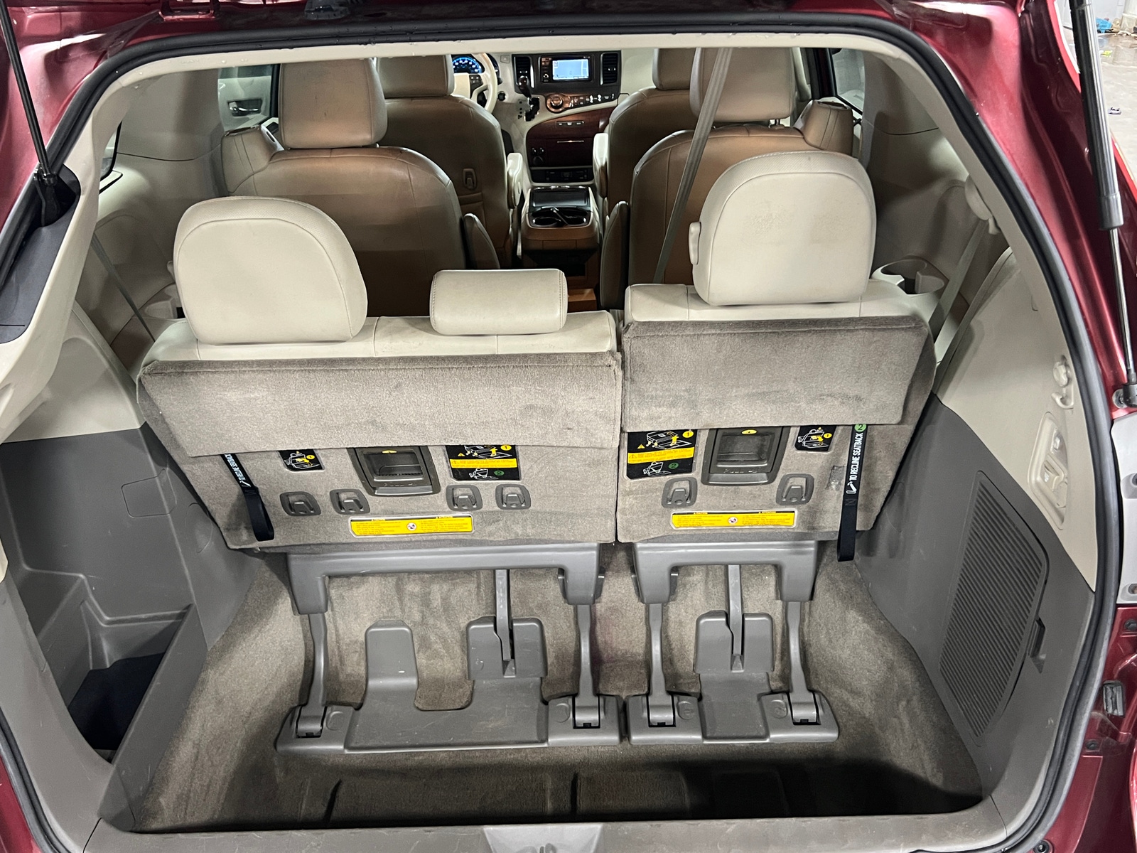 Thumbnail: 2014 Toyota Sienna - 6