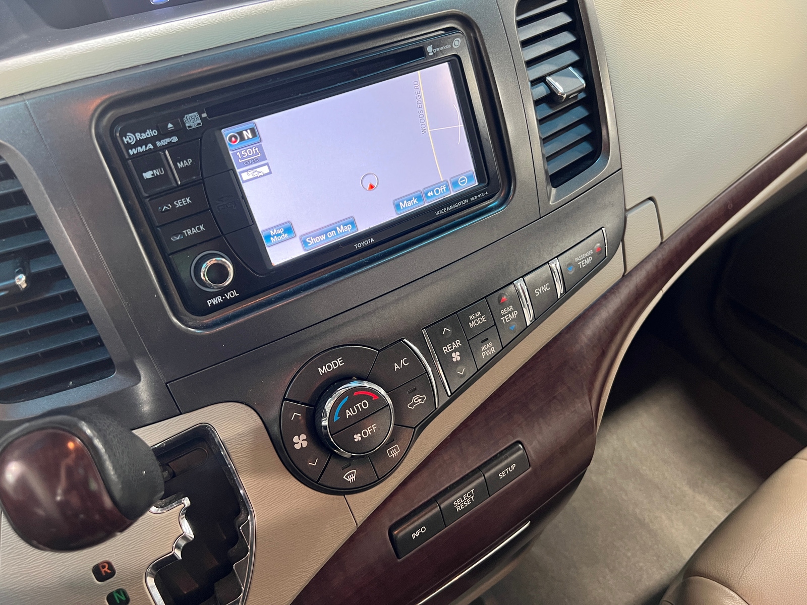 Thumbnail: 2014 Toyota Sienna - 3