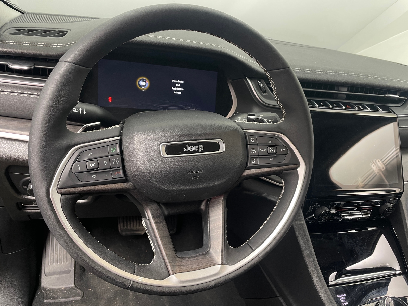 Thumbnail: 2023 Jeep Grand Cherokee - 4