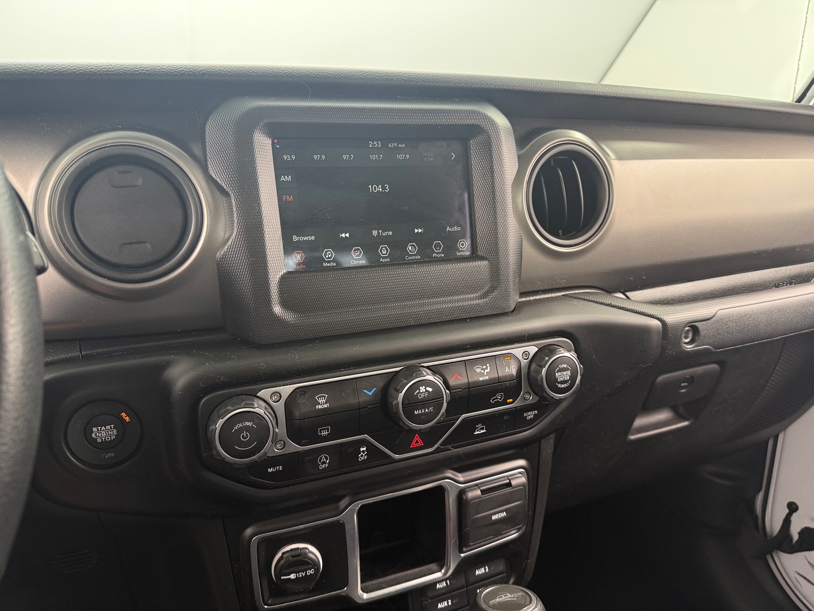 Thumbnail: 2023 Jeep Gladiator - 4