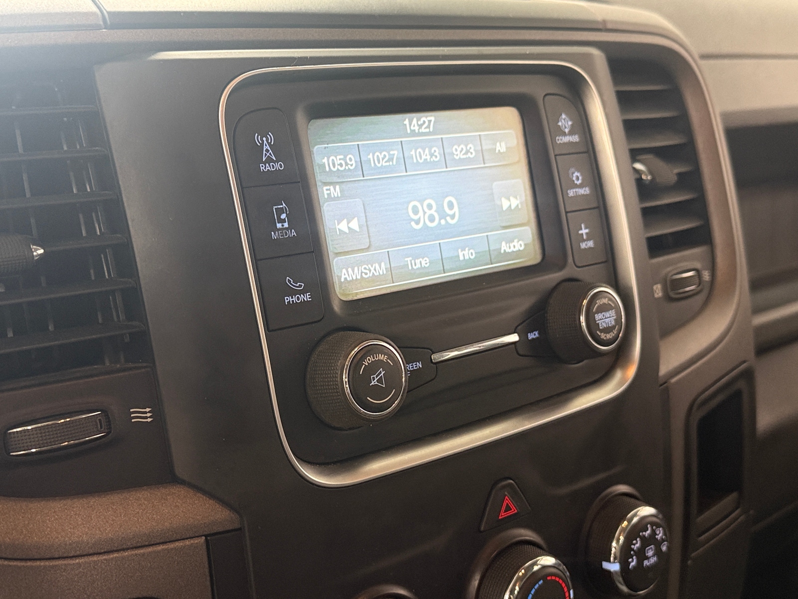 Thumbnail: 2019 RAM 1500 Classic - 3