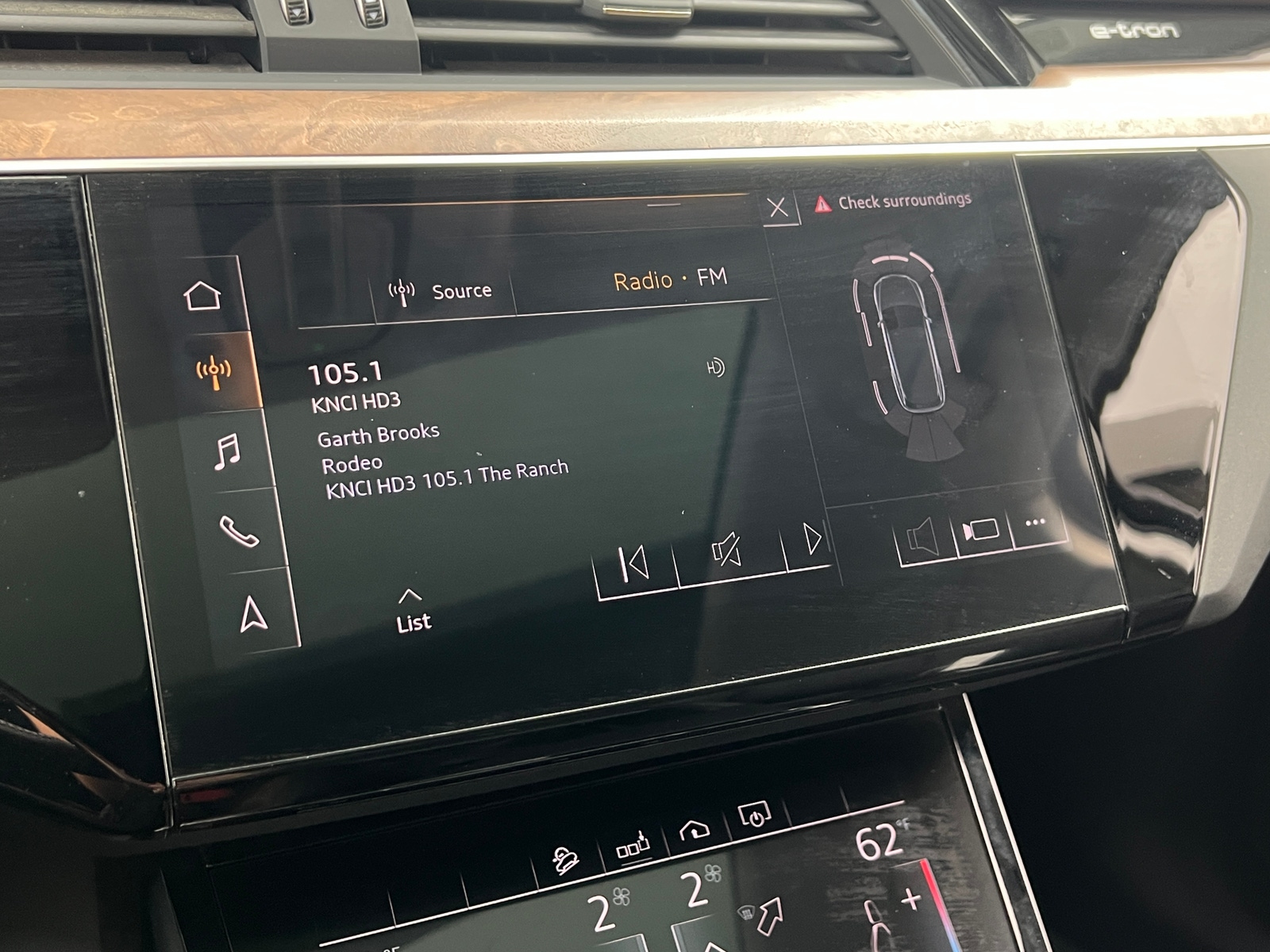 Thumbnail: 2019 Audi e-tron - 3