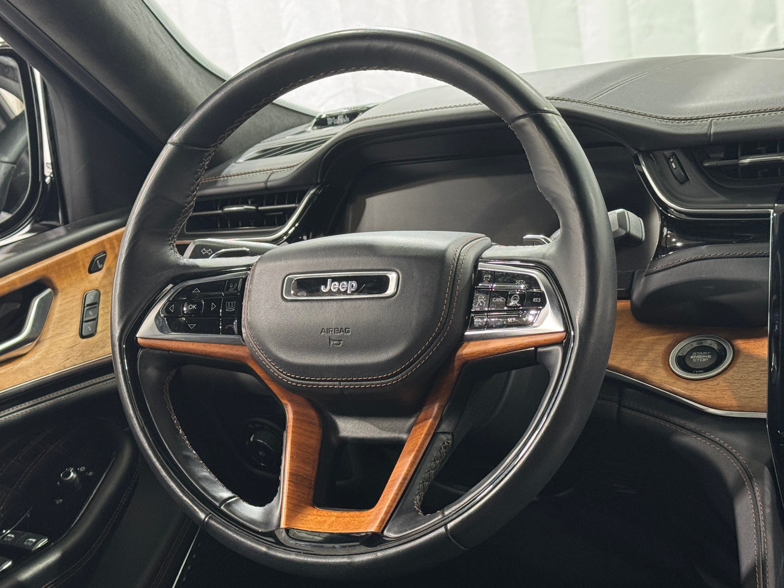 Thumbnail: 2022 Jeep Grand Cherokee - 4