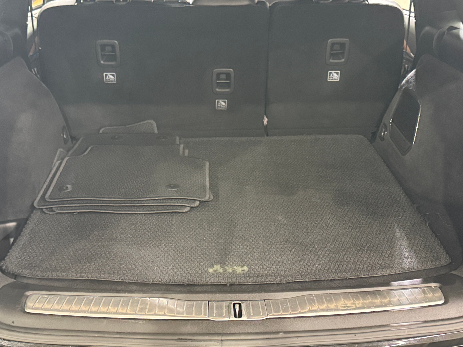 Thumbnail: 2022 Jeep Grand Cherokee - 6