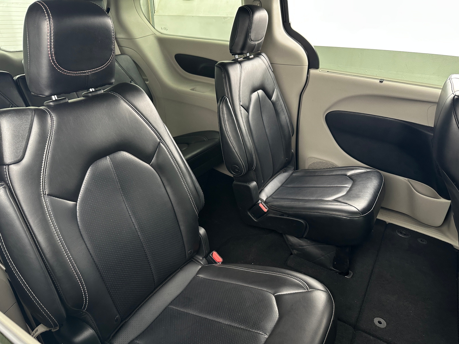 Thumbnail: 2023 Chrysler Pacifica - 5