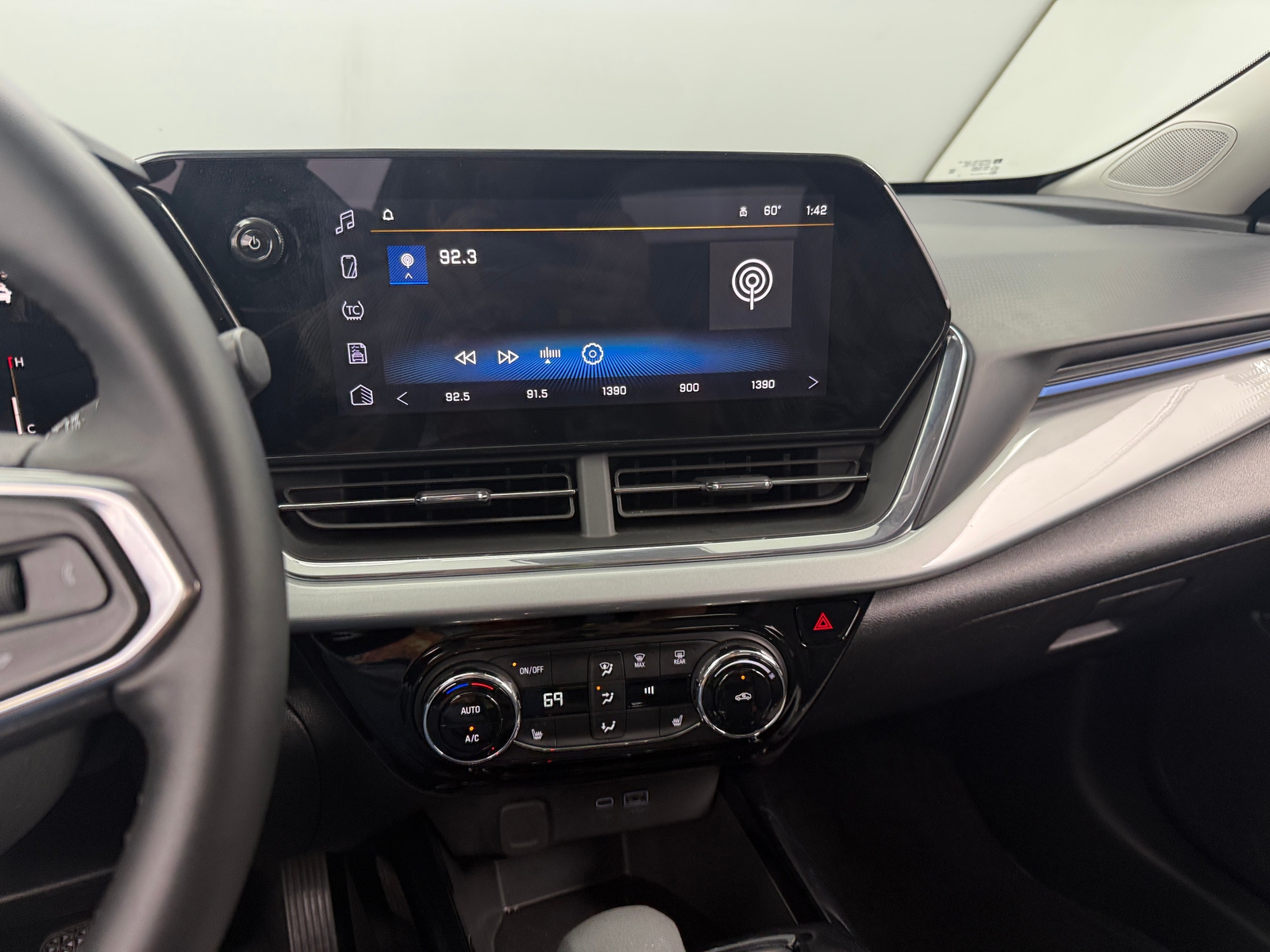 Thumbnail: 2025 Chevrolet Trax - 4