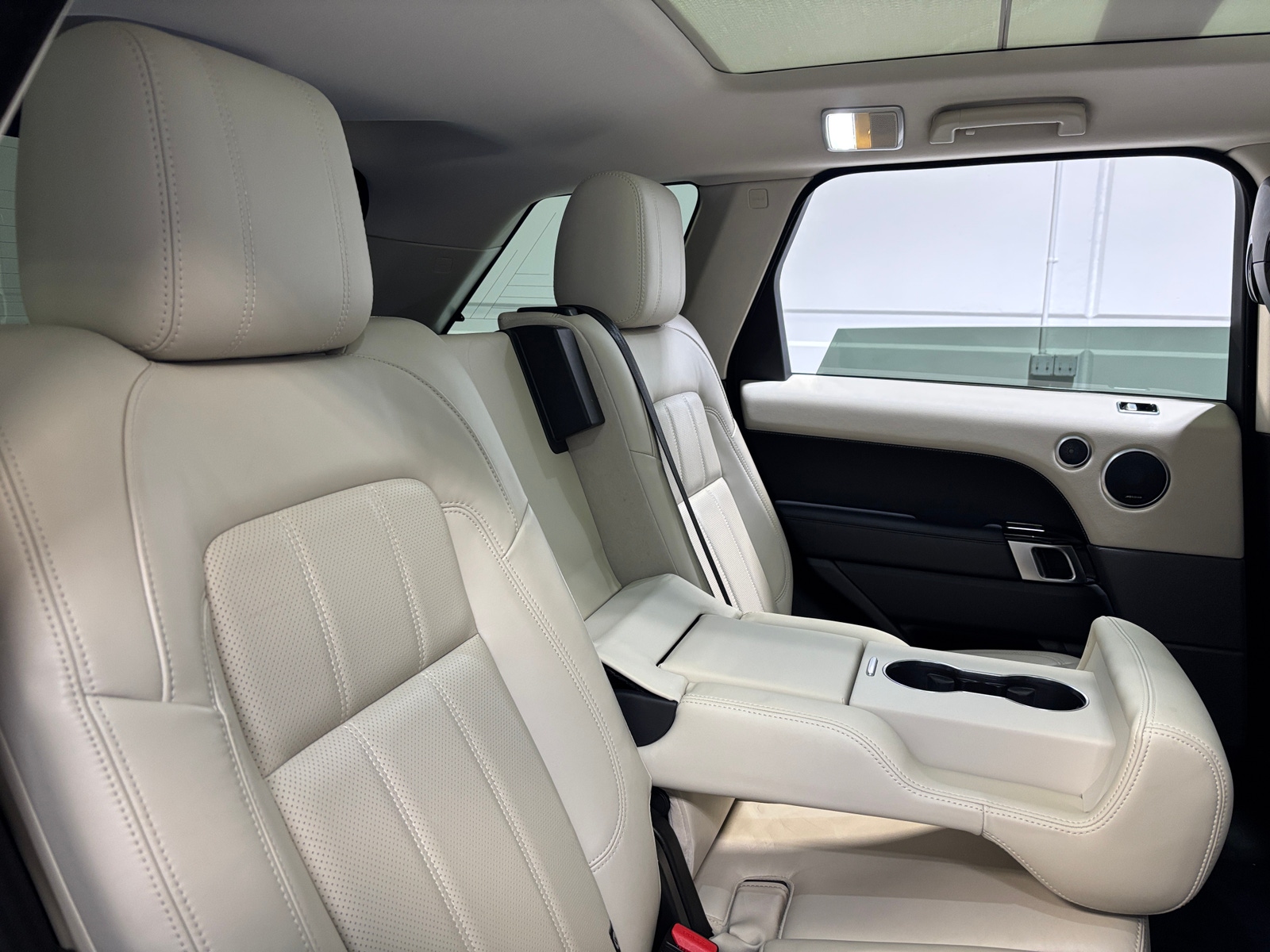 Thumbnail: 2020 Land Rover Range Rover Sport - 5