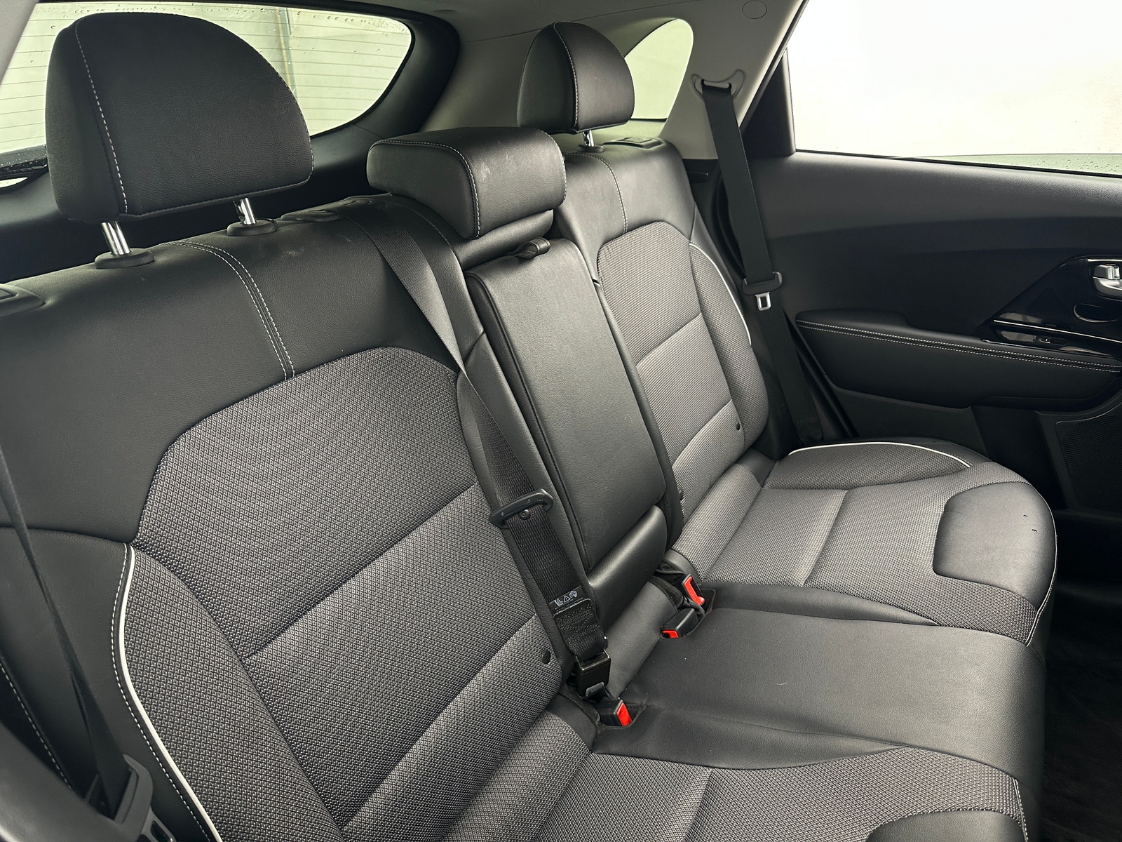 Thumbnail: 2022 Kia Niro - 6