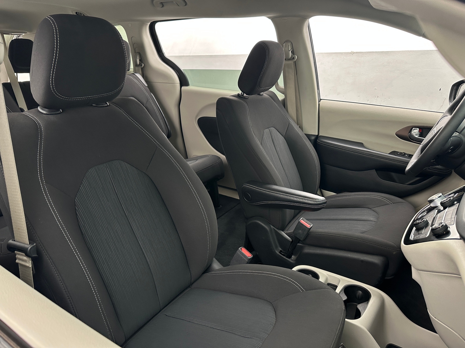 Thumbnail: 2024 Chrysler Voyager - 2