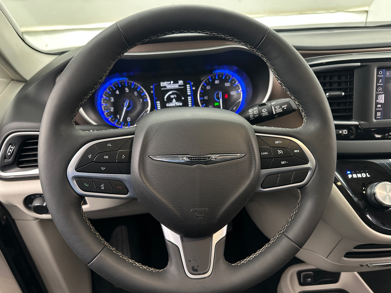 Thumbnail: 2024 Chrysler Voyager - 5