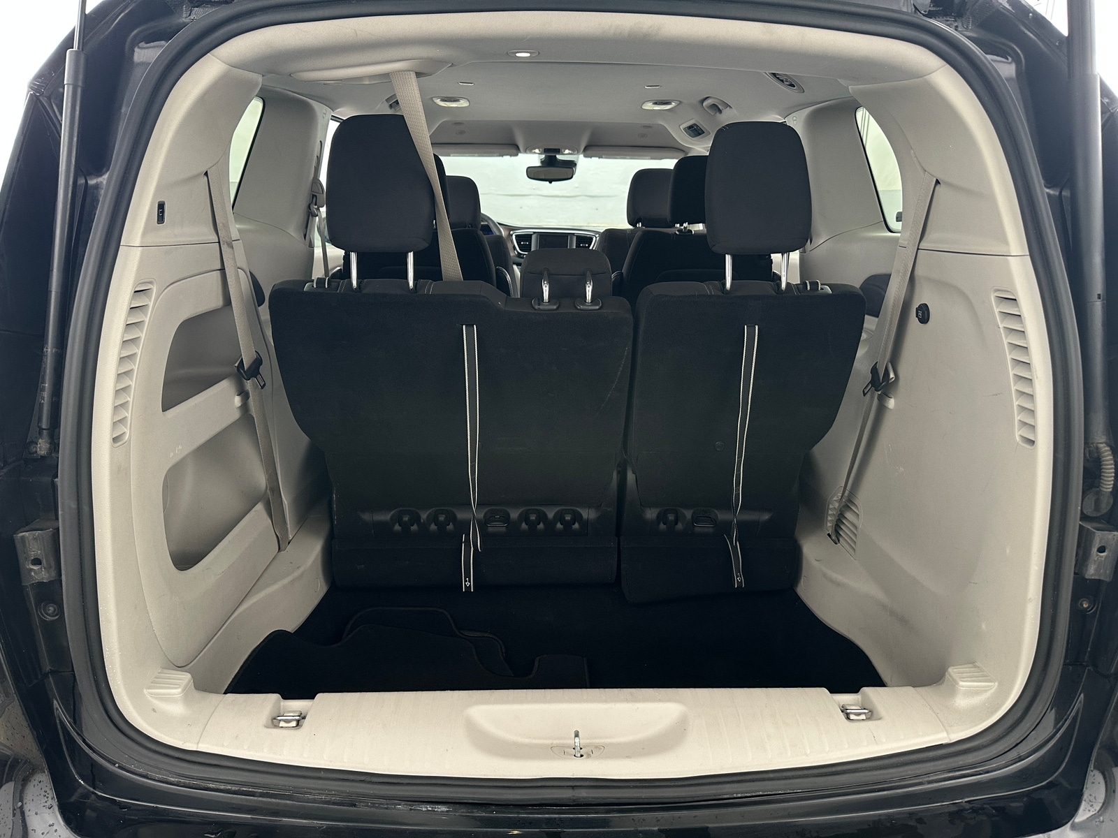 Thumbnail: 2024 Chrysler Voyager - 7