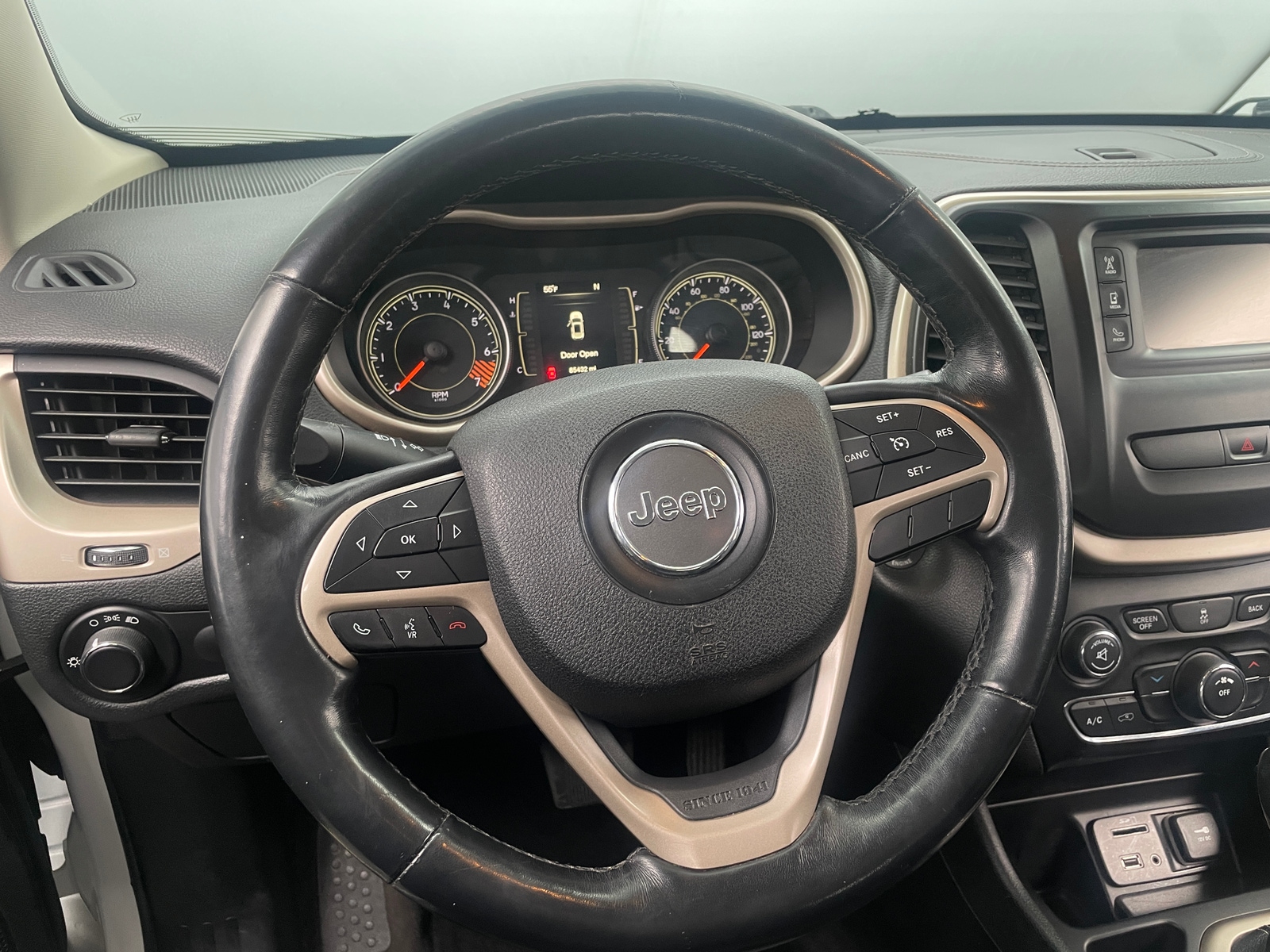 Thumbnail: 2015 Jeep Cherokee - 5