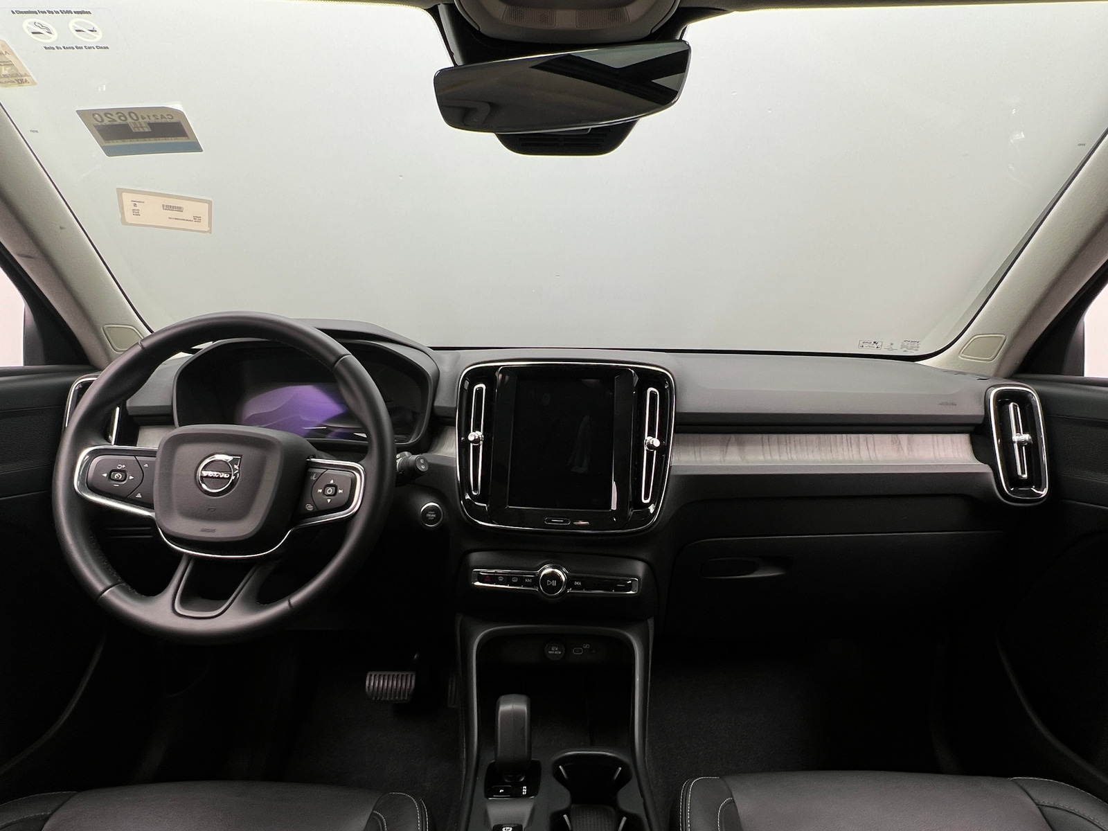 Thumbnail: 2024 Volvo XC40 - 2