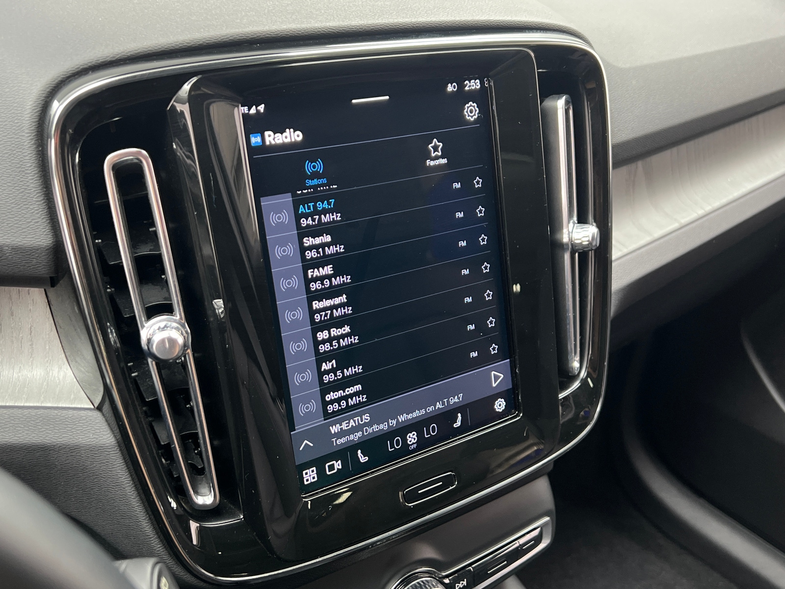 Thumbnail: 2024 Volvo XC40 - 3