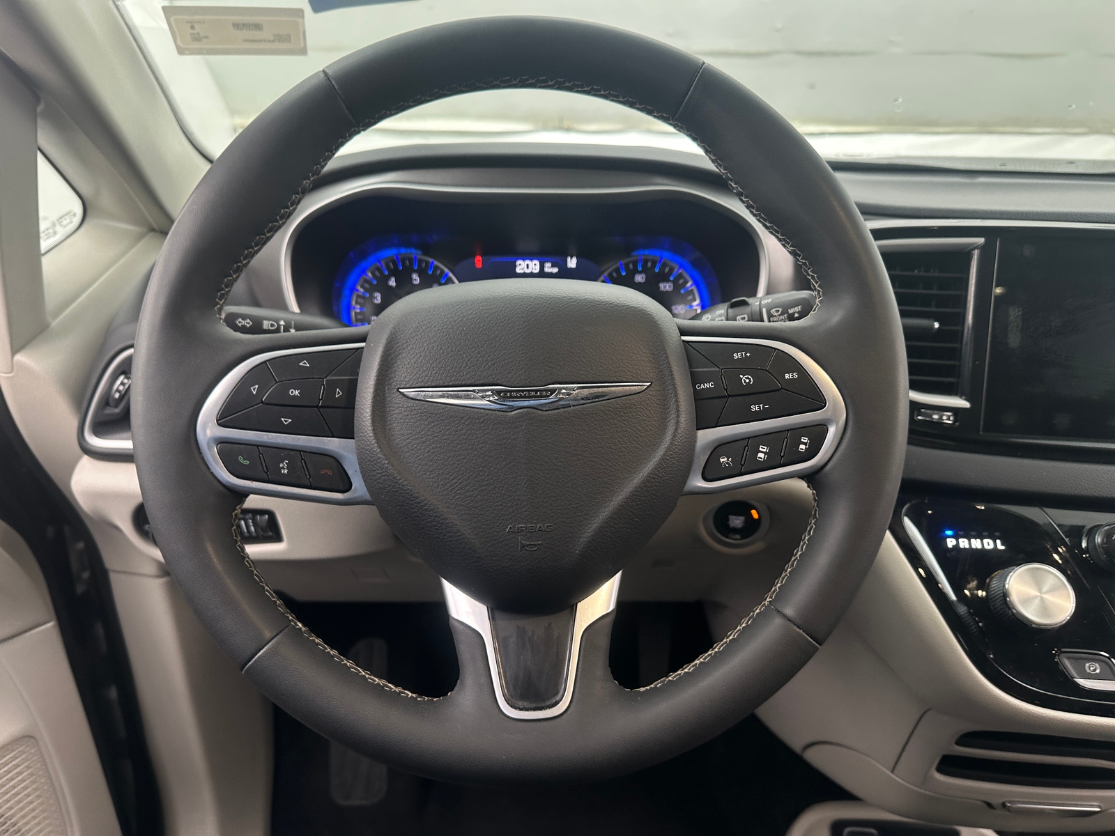 Thumbnail: 2023 Chrysler Pacifica - 4