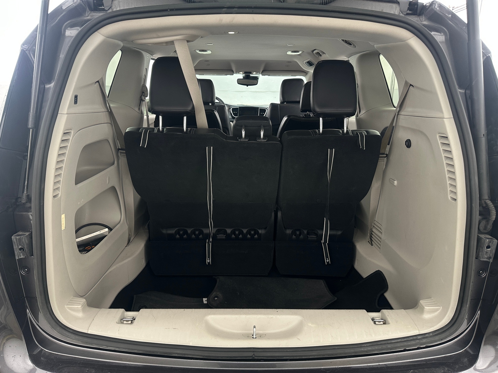 Thumbnail: 2023 Chrysler Pacifica - 6