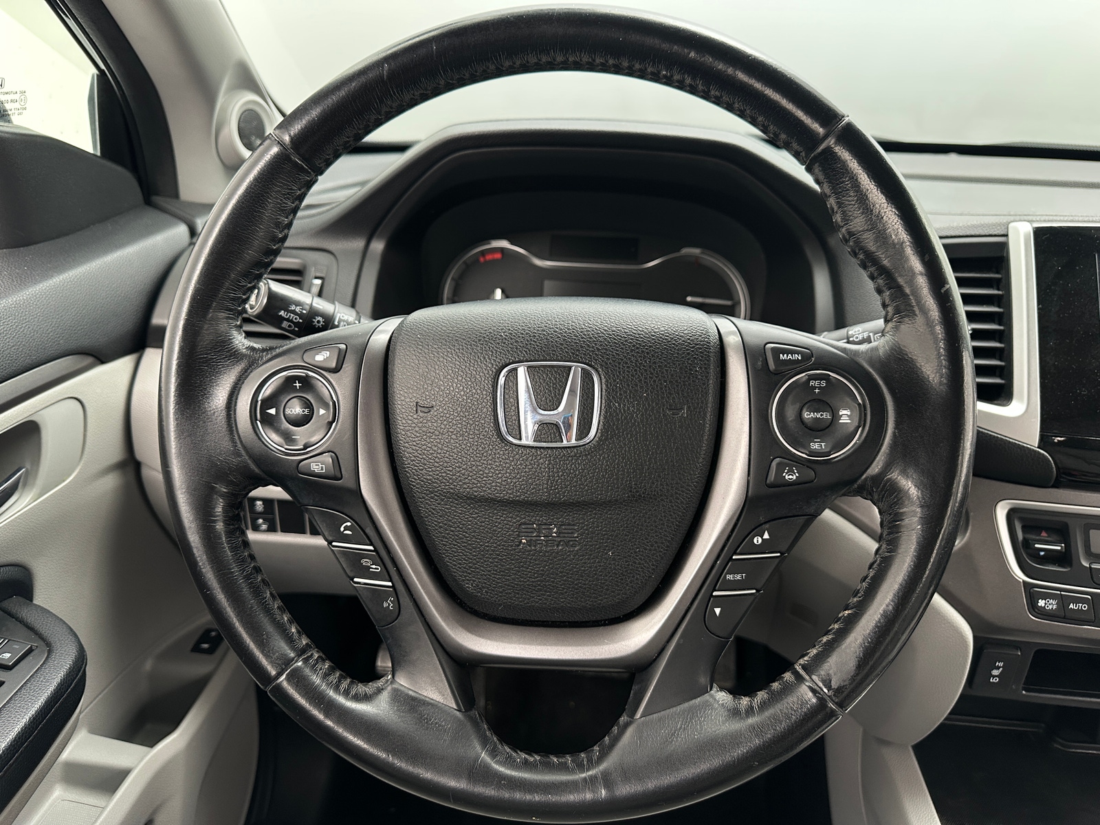 Thumbnail: 2018 Honda Pilot - 4