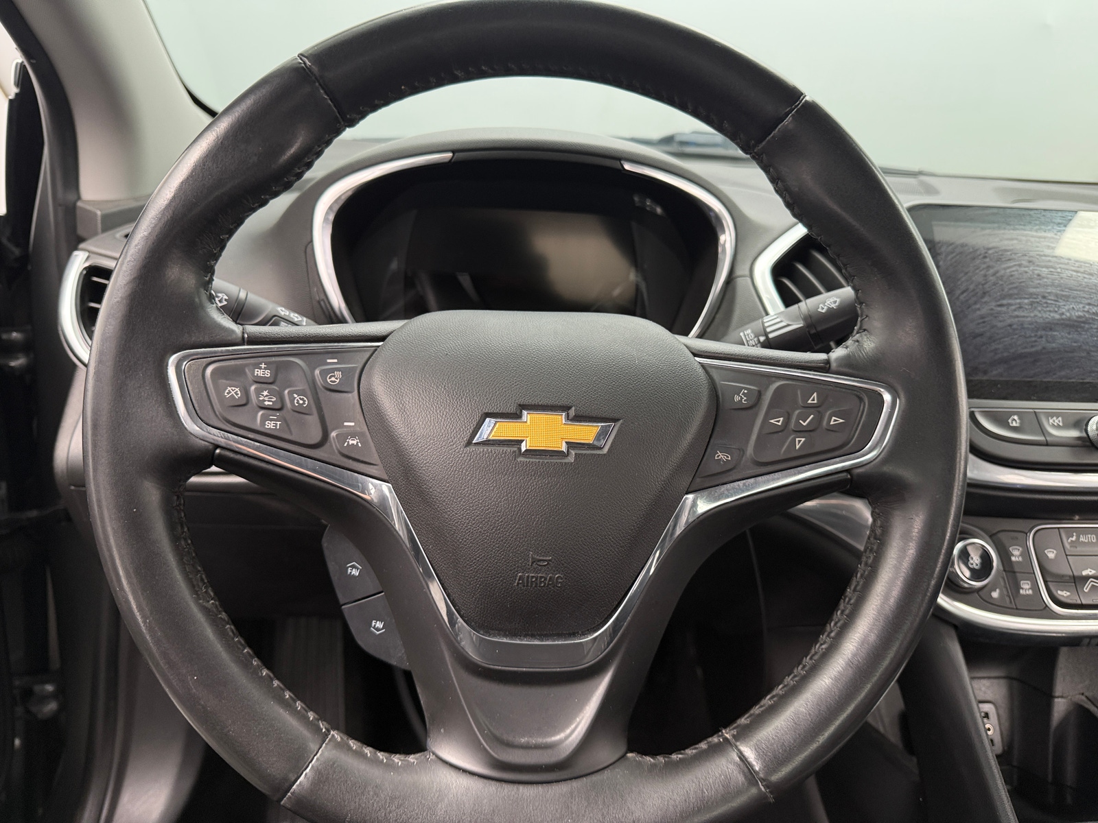 Thumbnail: 2017 Chevrolet Volt - 4