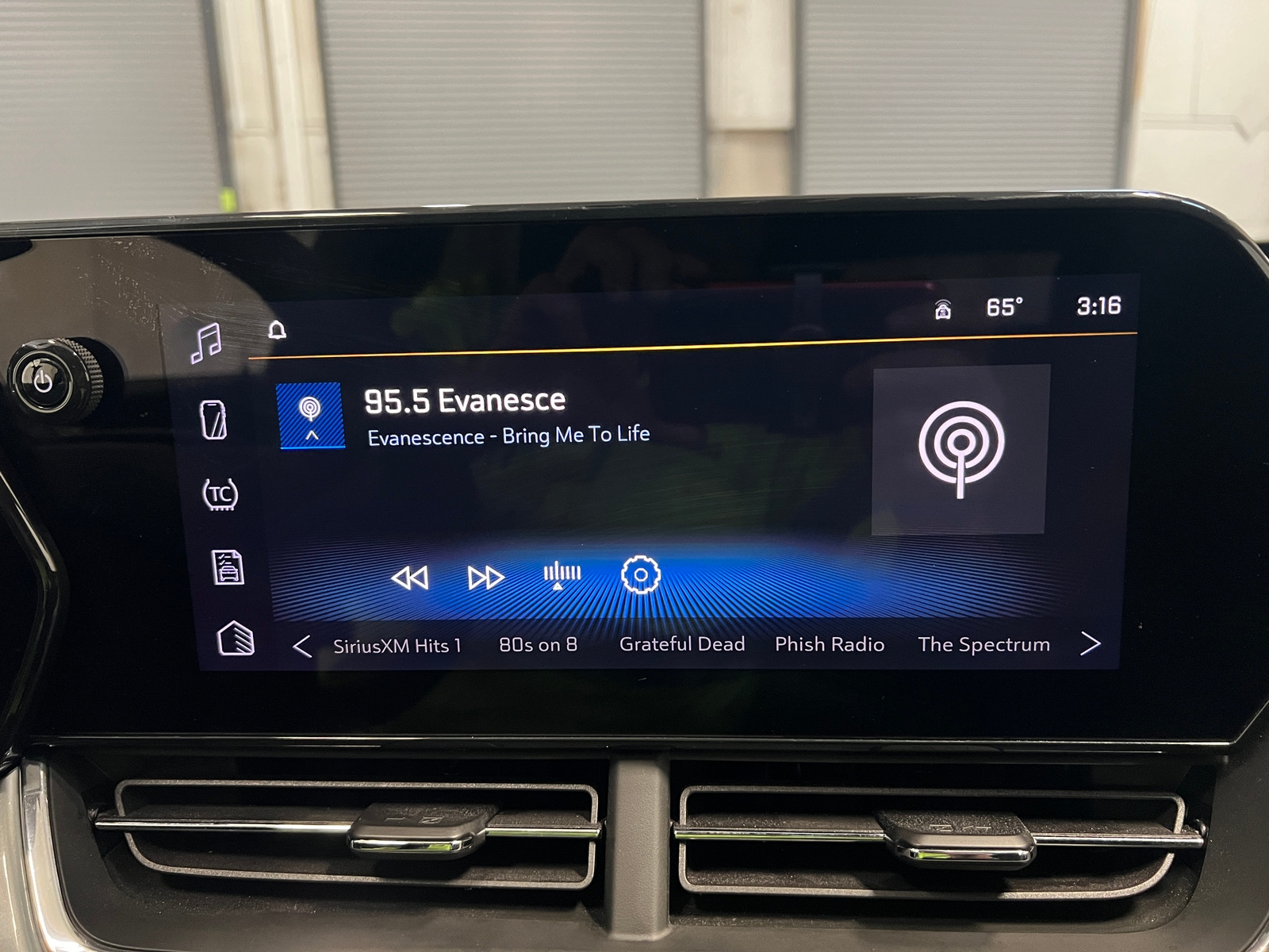 Thumbnail: 2025 Chevrolet Trax - 4