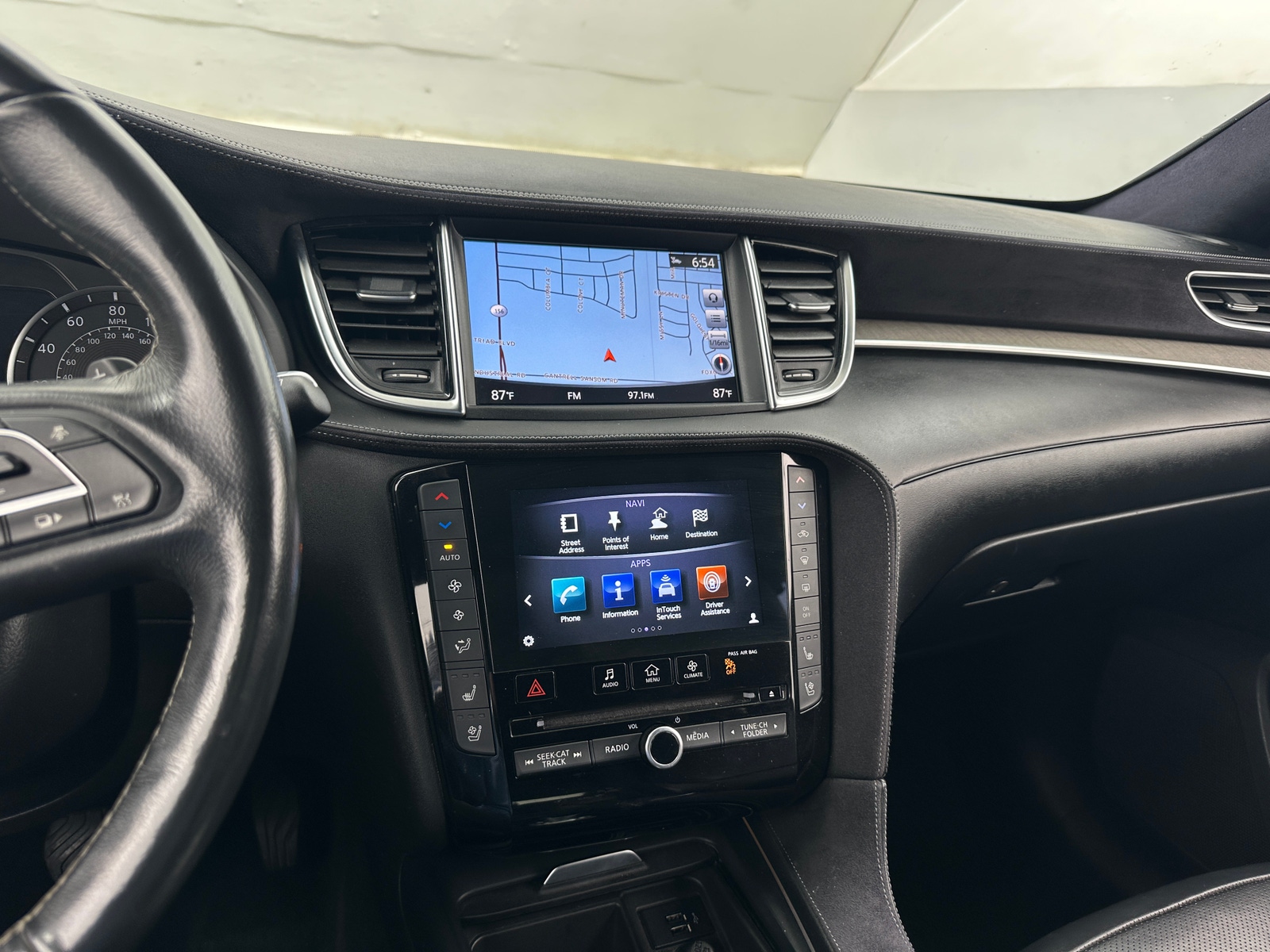 Thumbnail: 2019 INFINITI QX50 - 3