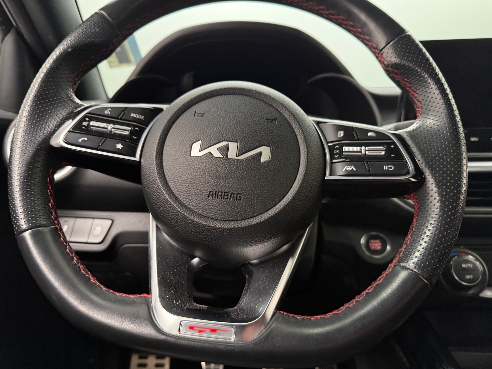 Thumbnail: 2023 Kia Forte - 4