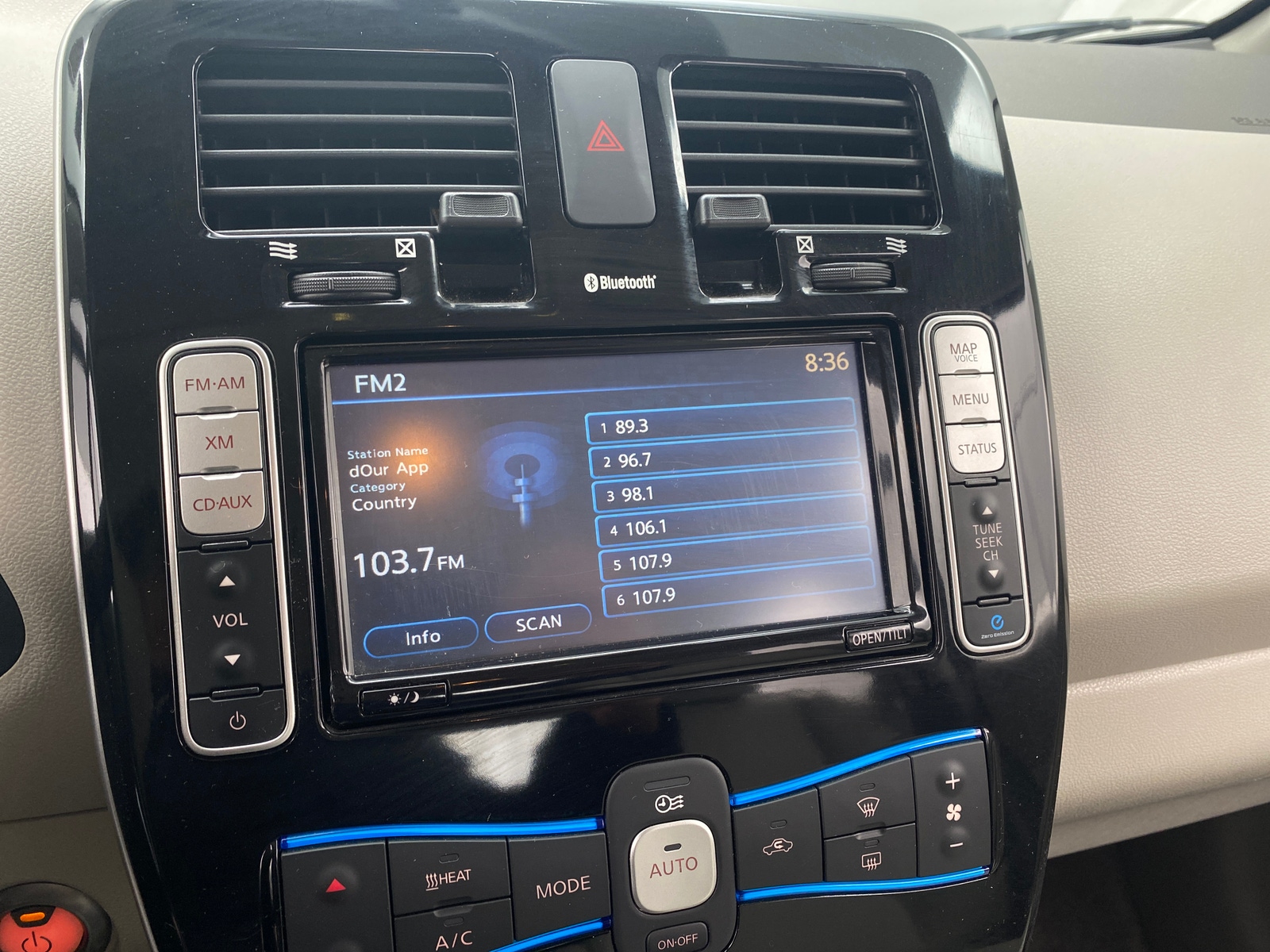 Thumbnail: 2015 Nissan Leaf - 4