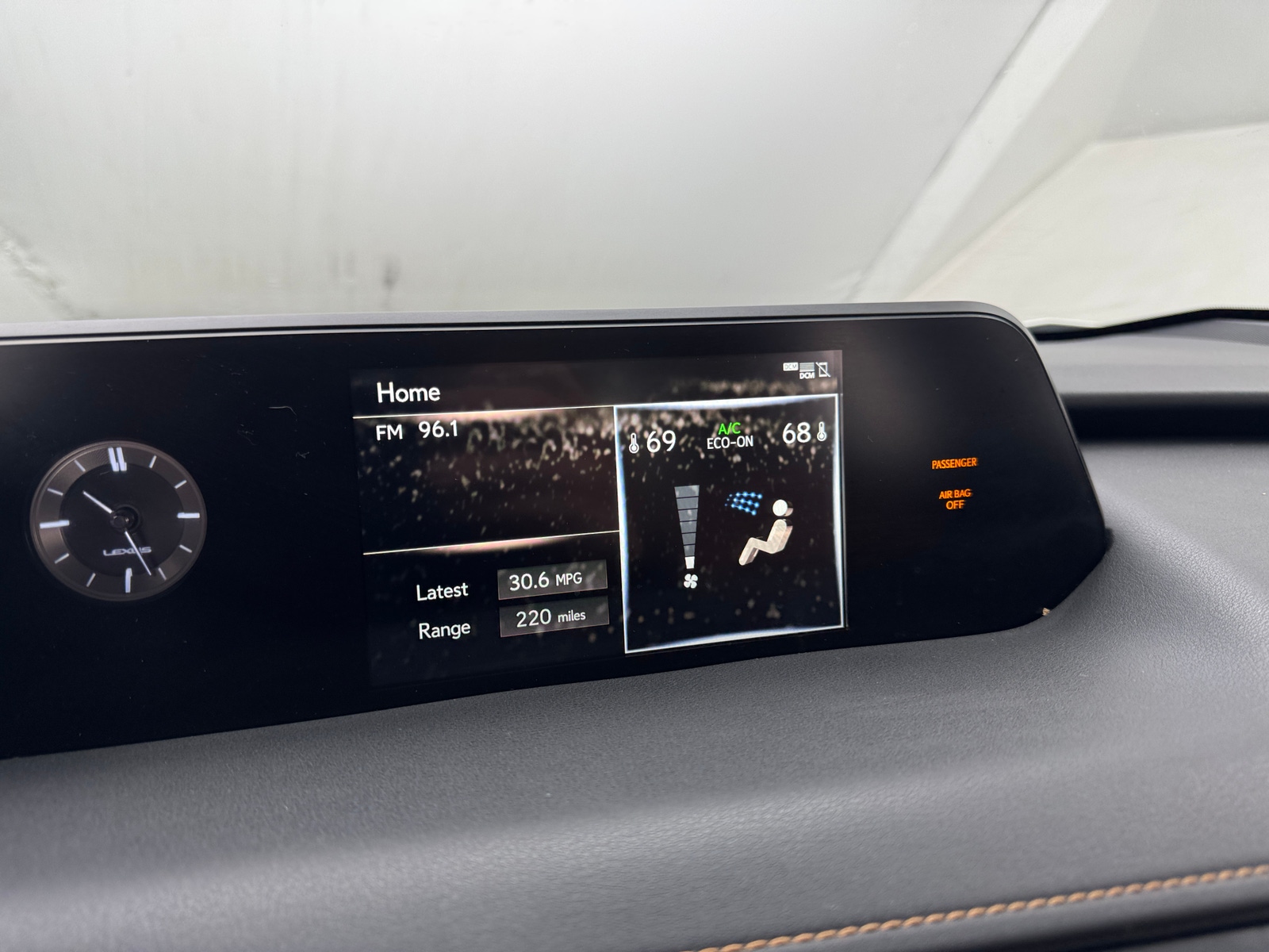 Thumbnail: 2021 Lexus UX - 3